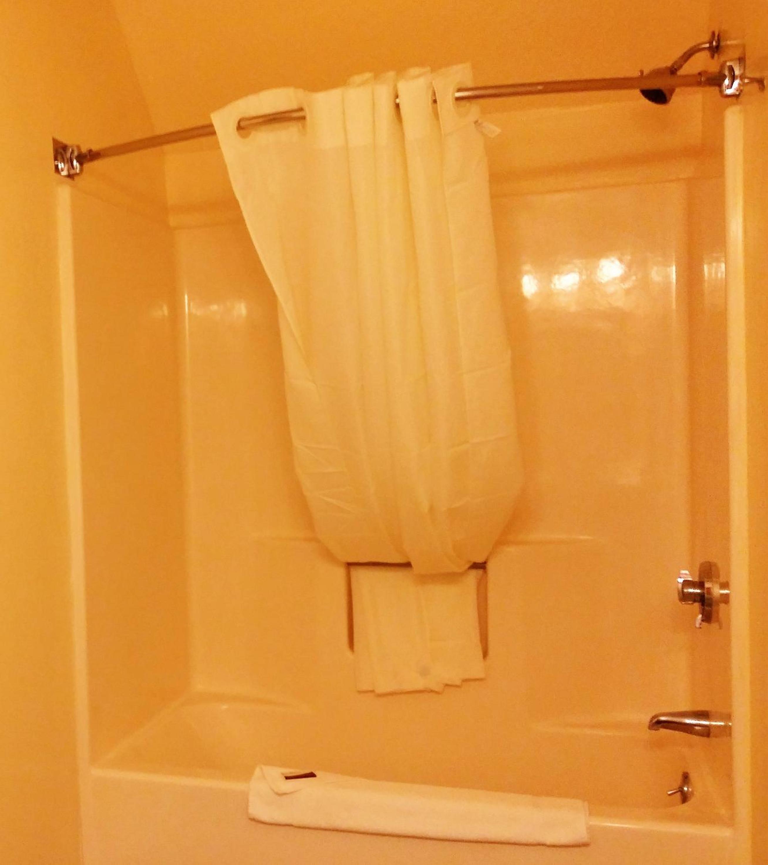 Deluxe King Room - Non-Smoking - Photo 2
