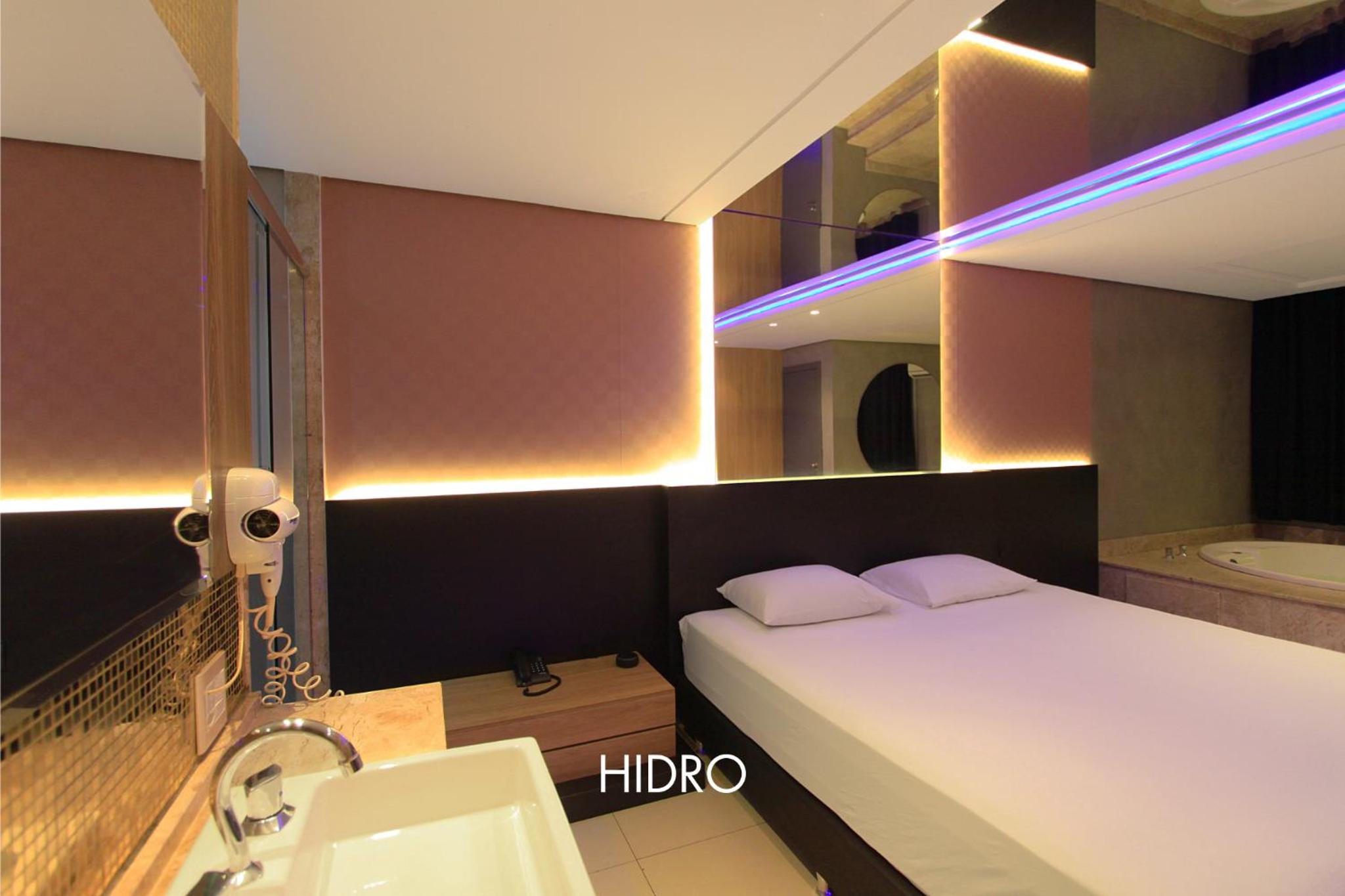 Deluxe Suite with Spa Bath - Photo 1