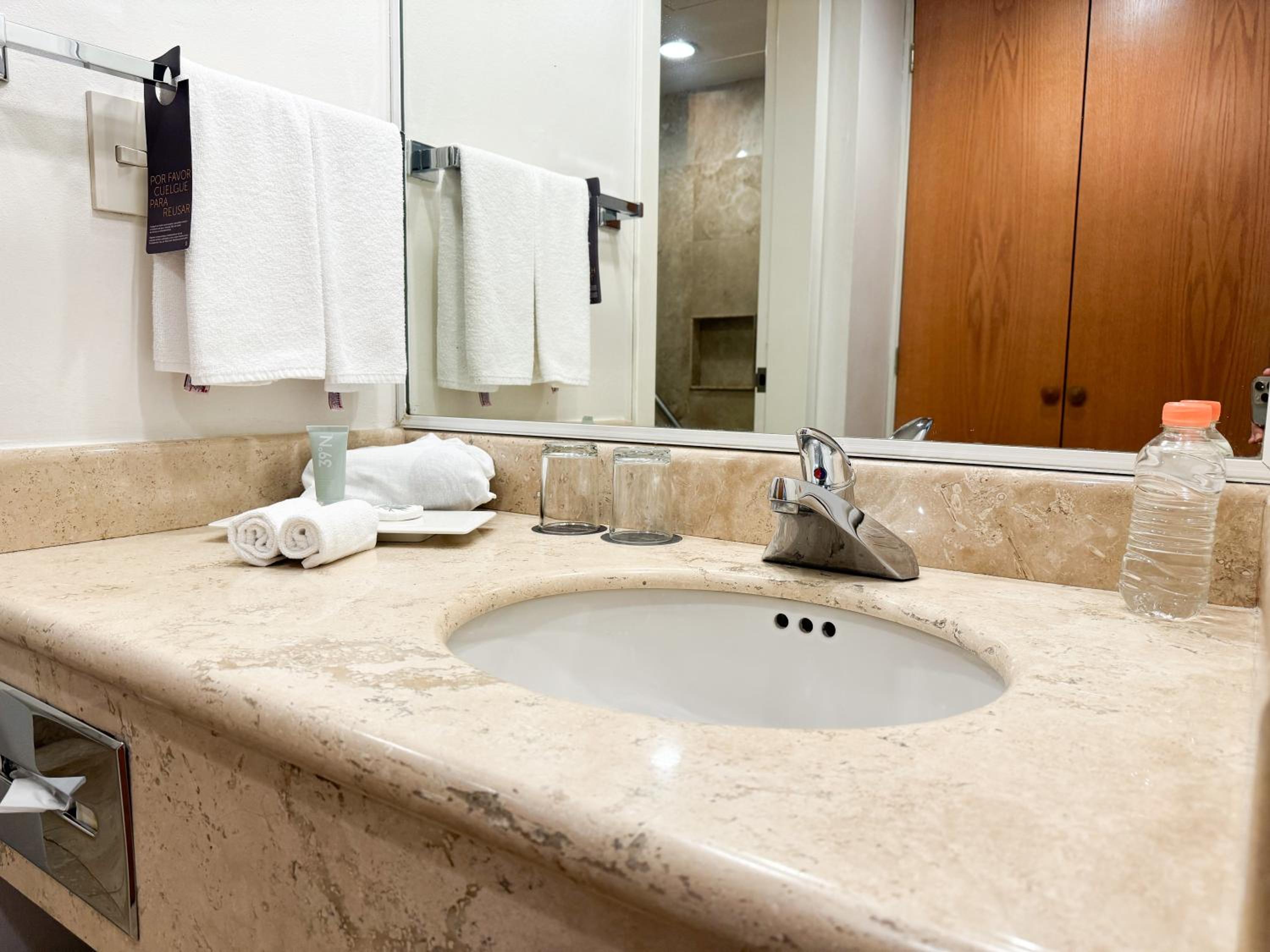 King Guest Room - Photo 4