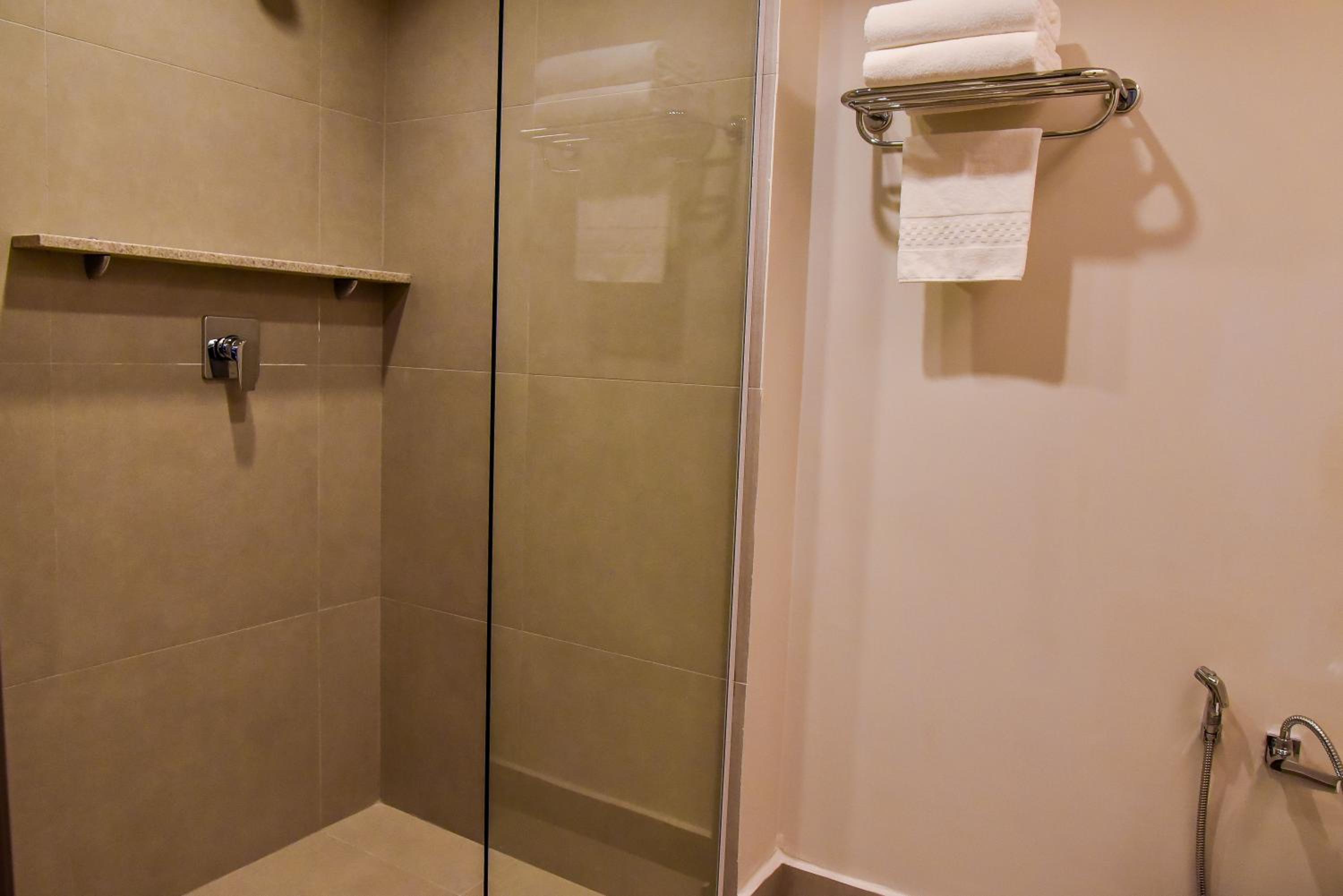 Superior Double Room thumbnail 6