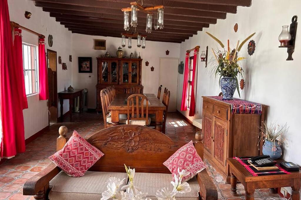 Seven-Bedroom House photo 3