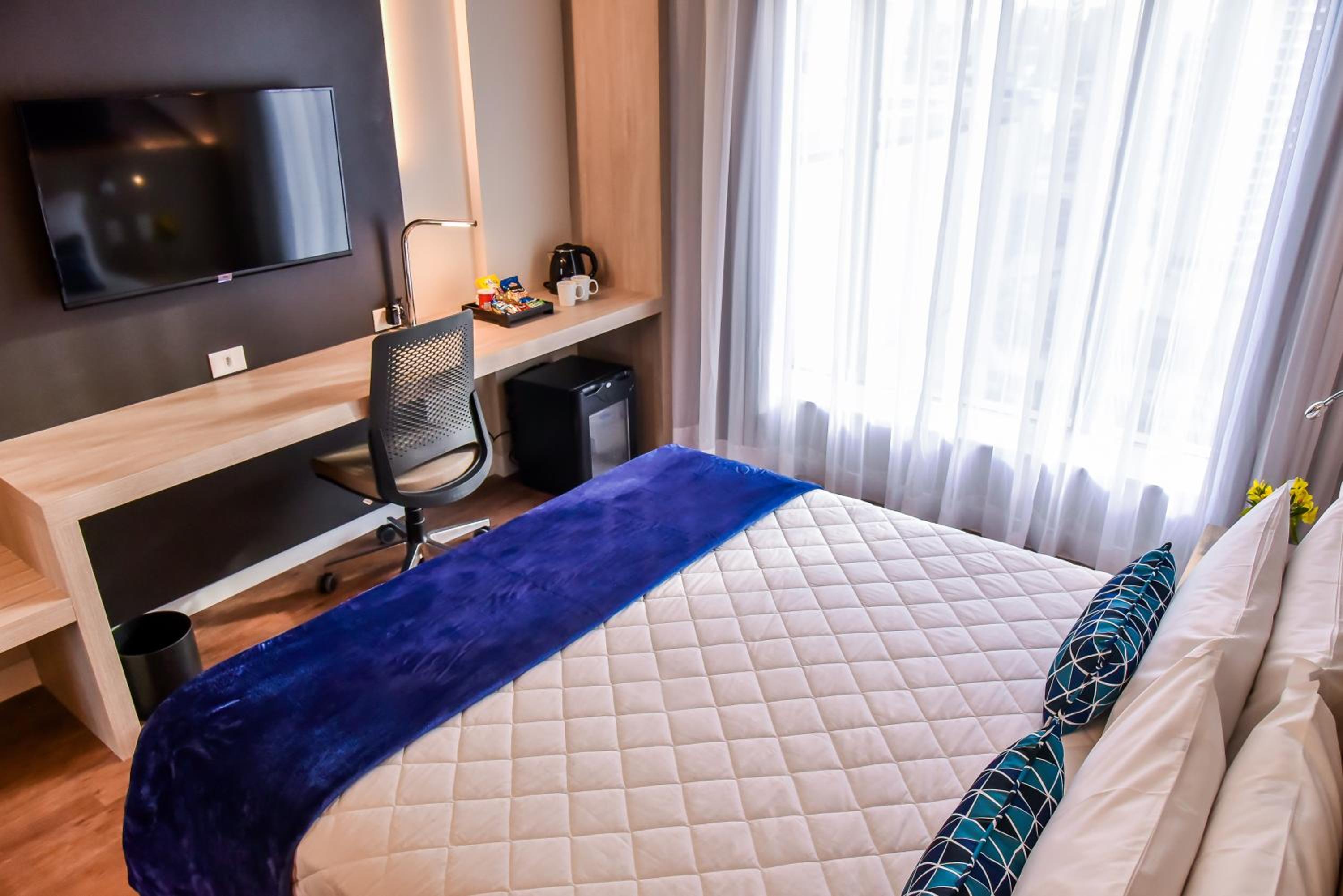 Superior Double Room thumbnail 5