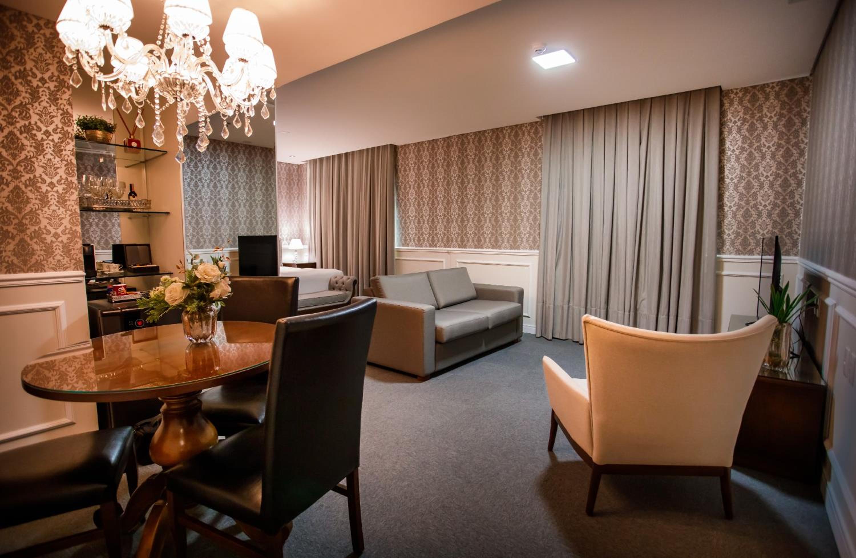Queen Suite photo 1