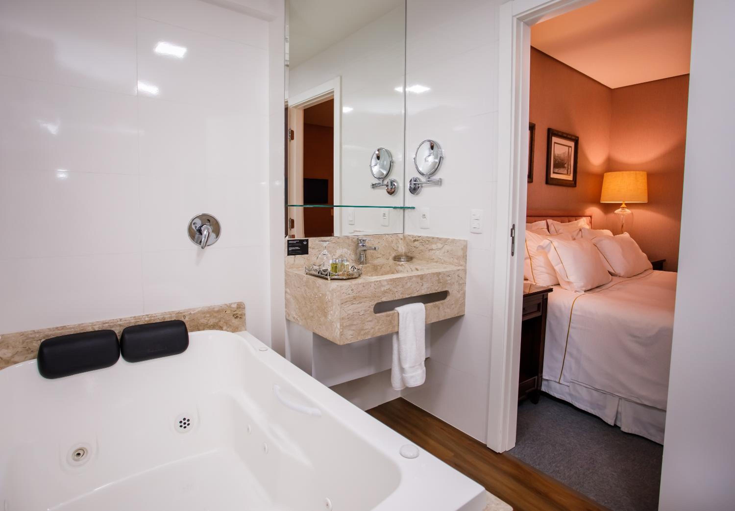 Superior King Suite photo 2