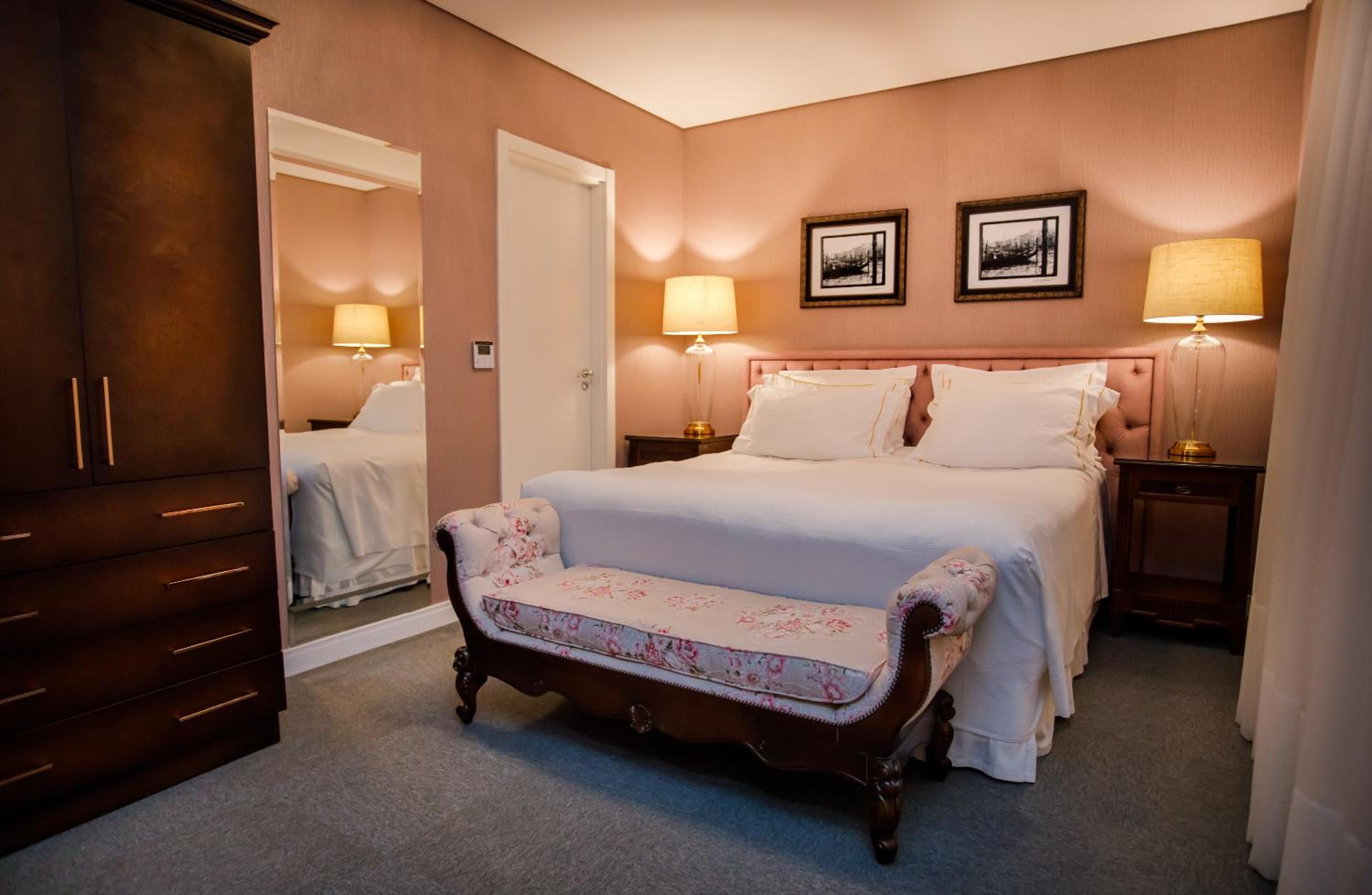 Superior King Suite photo 1