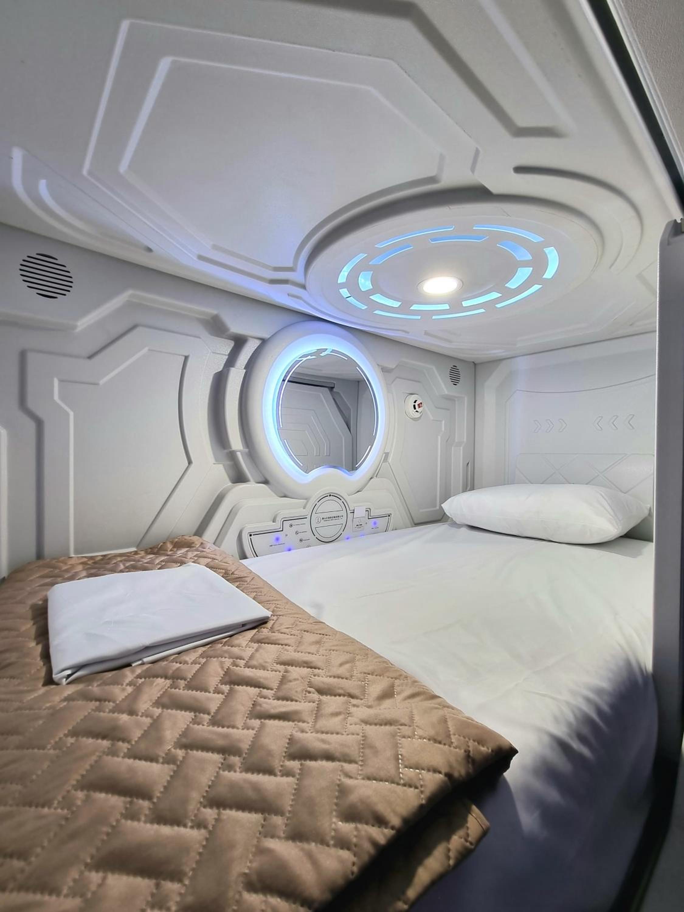 Single Bed in Mixed Dormitory Room photo 2