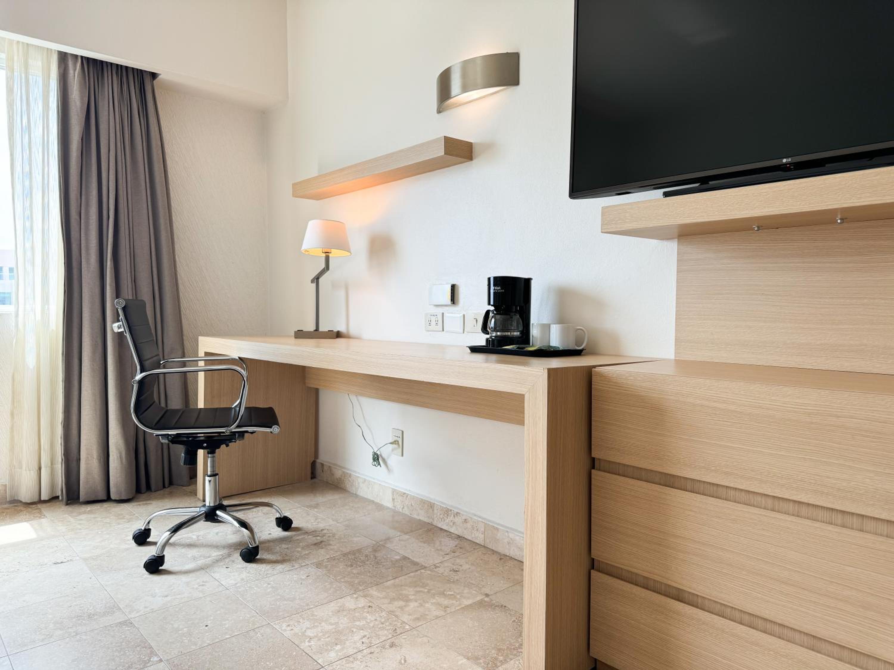 King Guest Room - Photo 1