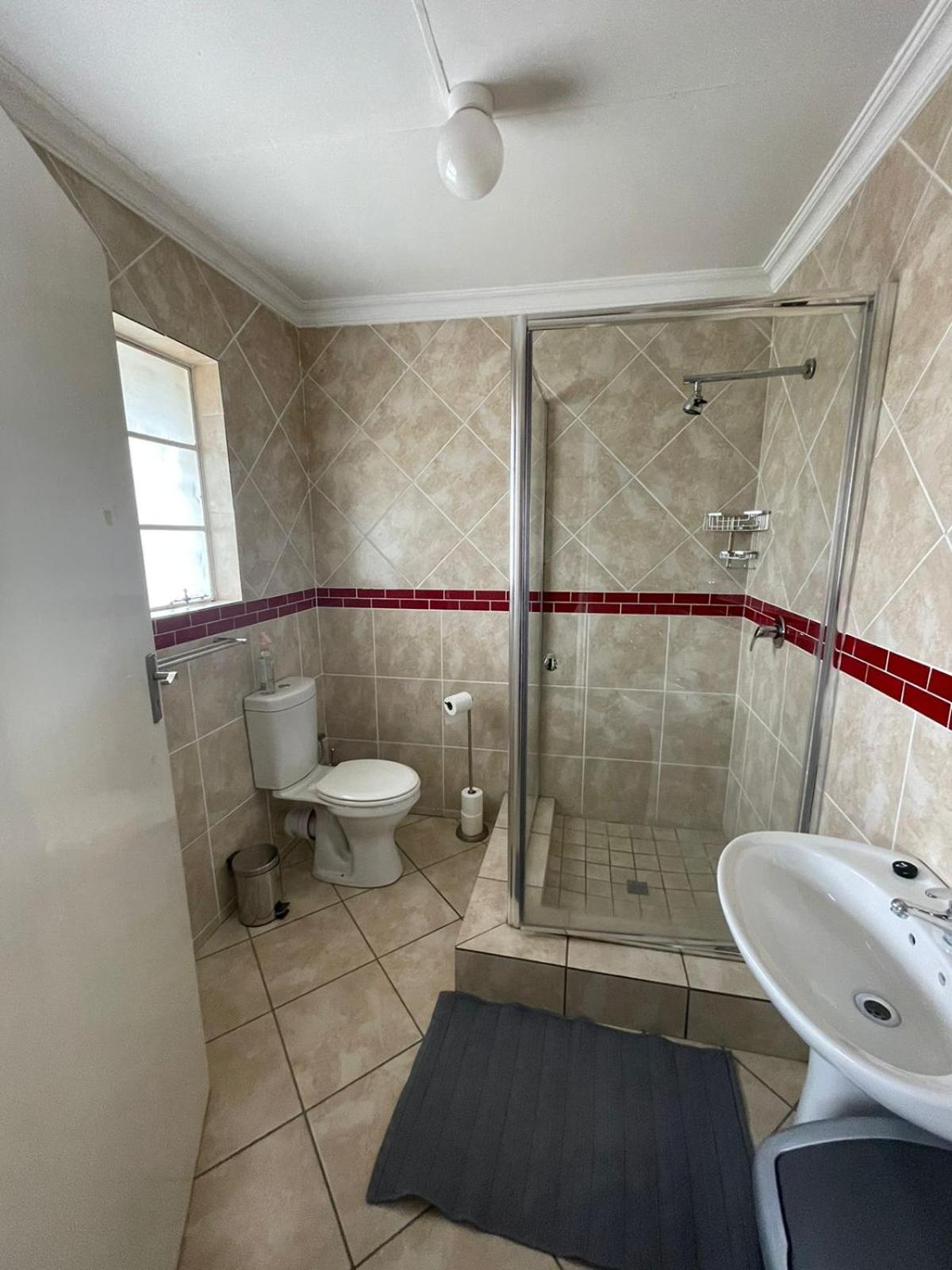One-Bedroom House - Photo 13