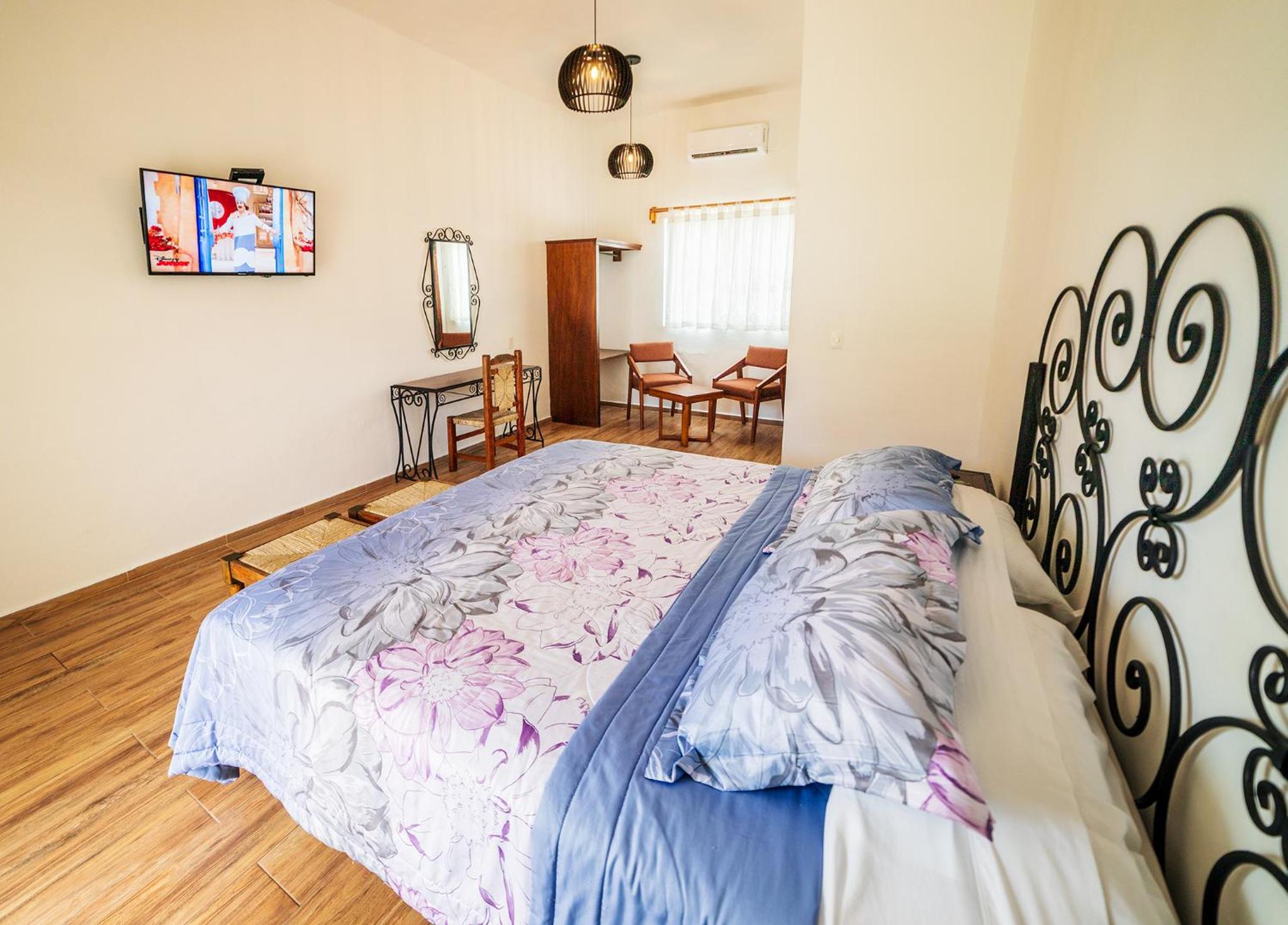 Deluxe King Room photo 2