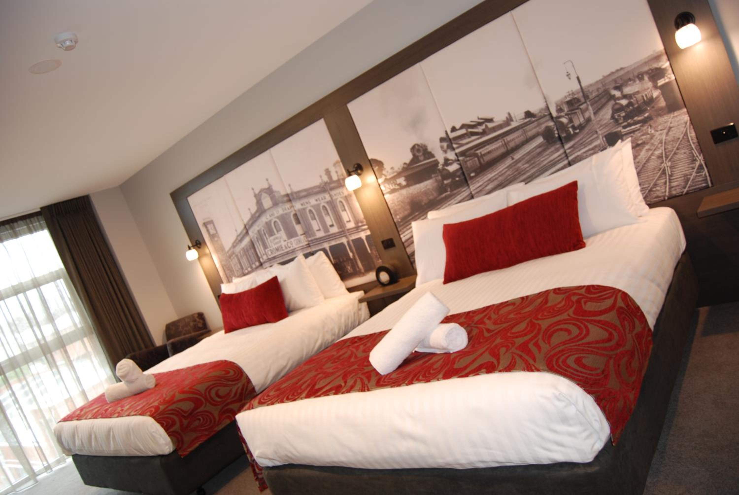 Superior Room with Two Queen Beds photo 3