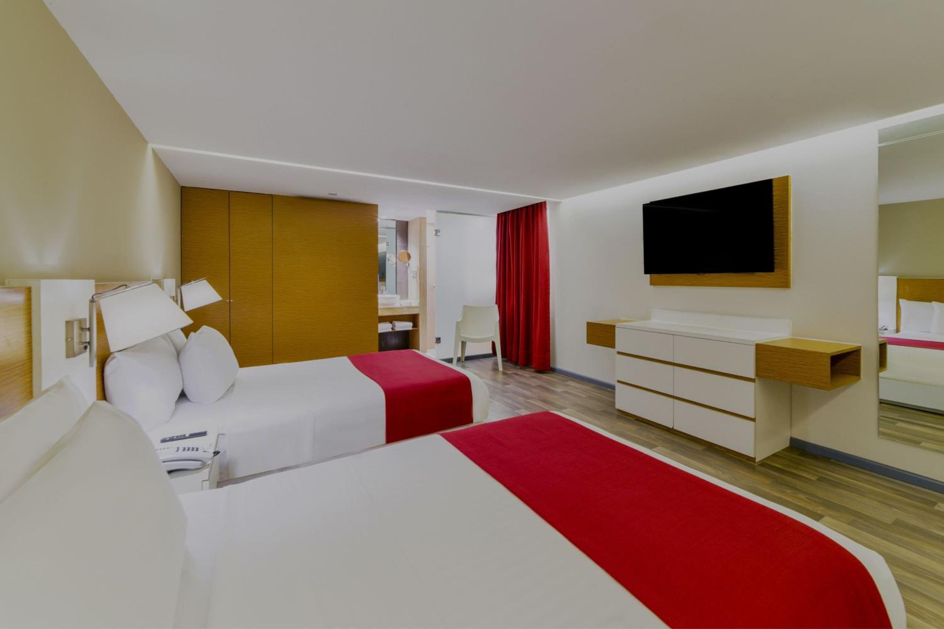 Double Room with Two Double Beds - Photo 1