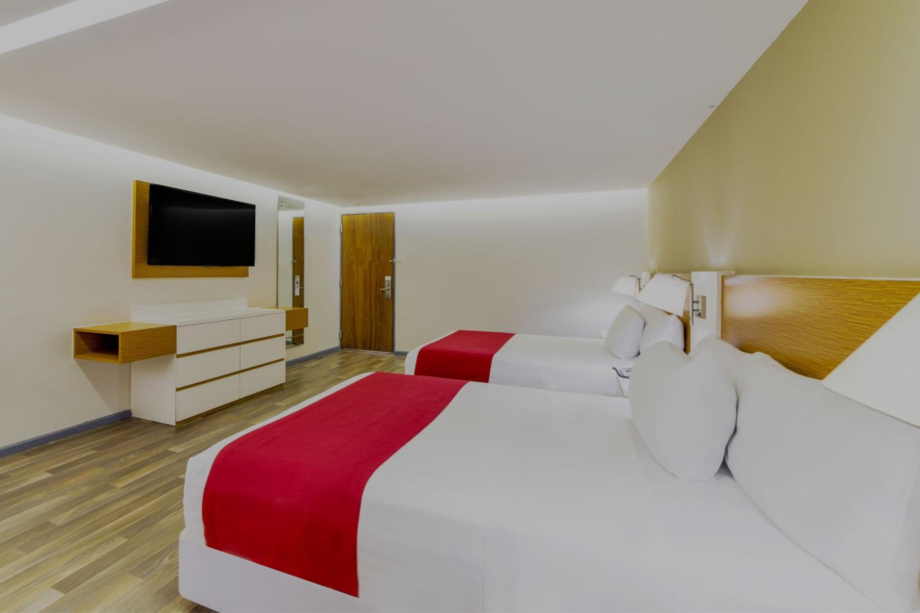 Double Room with Two Double Beds - Photo 4