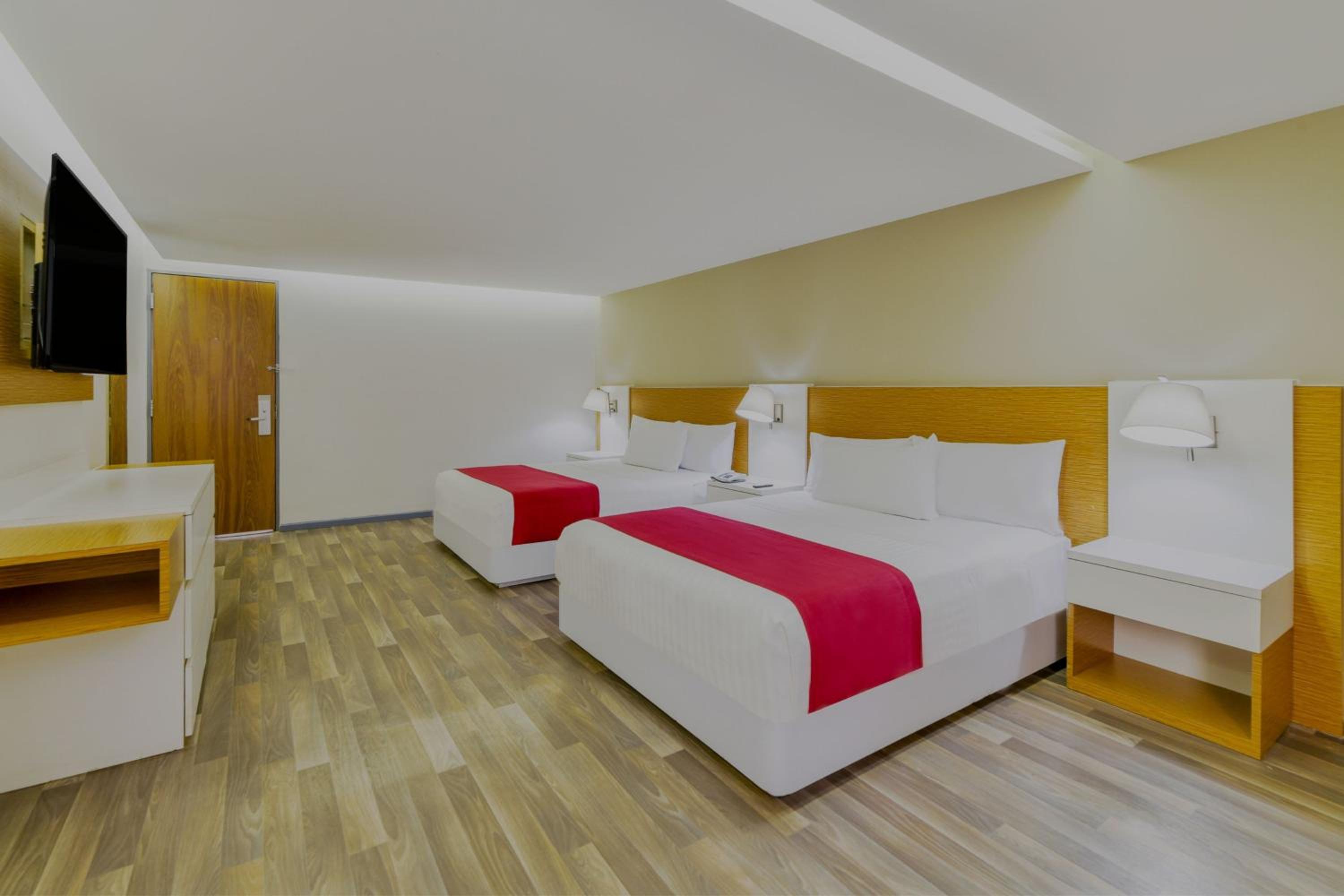 Double Room with Two Double Beds - Photo 3