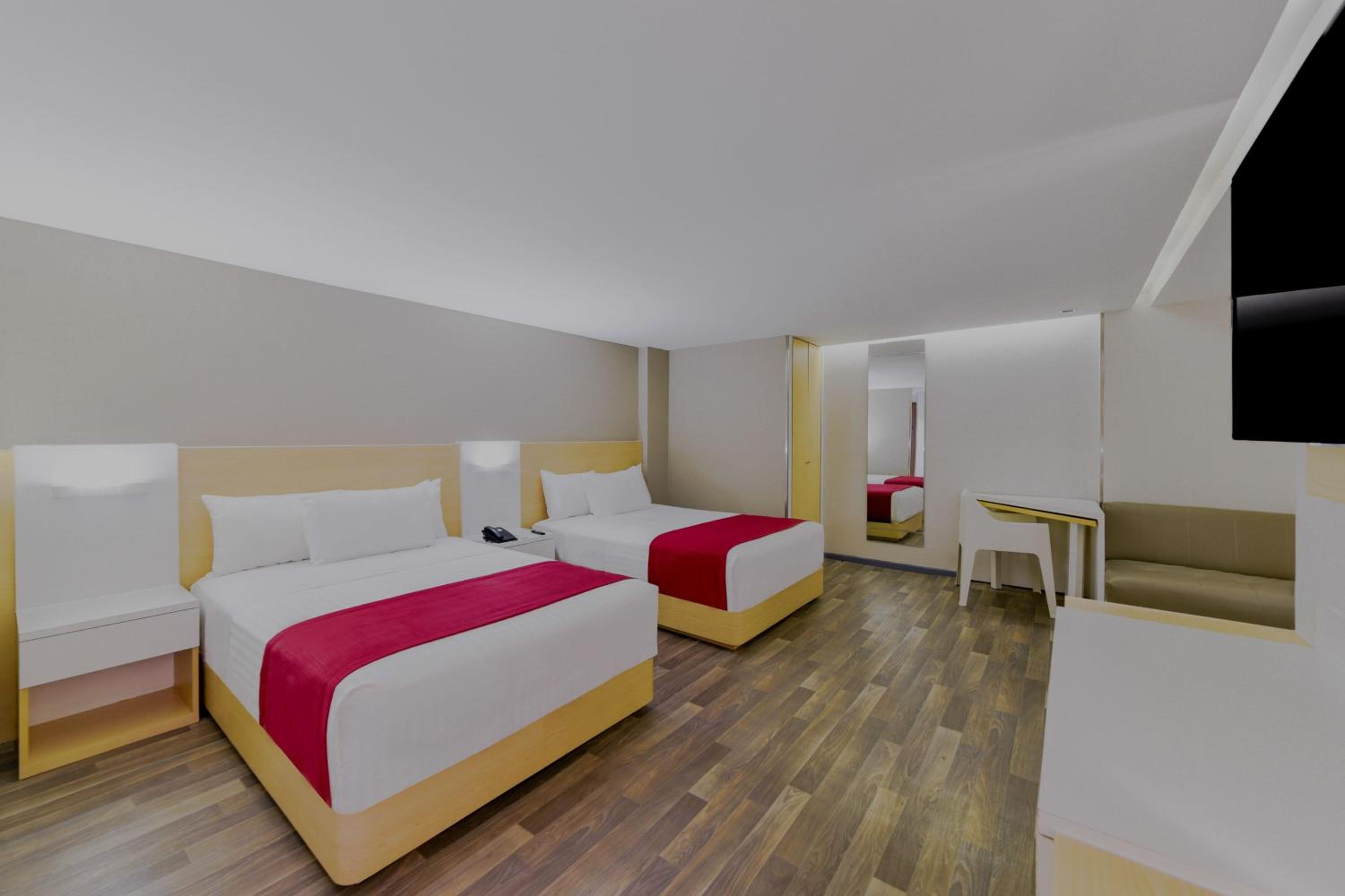 Superior Double Room with Two Double Beds - Photo 5