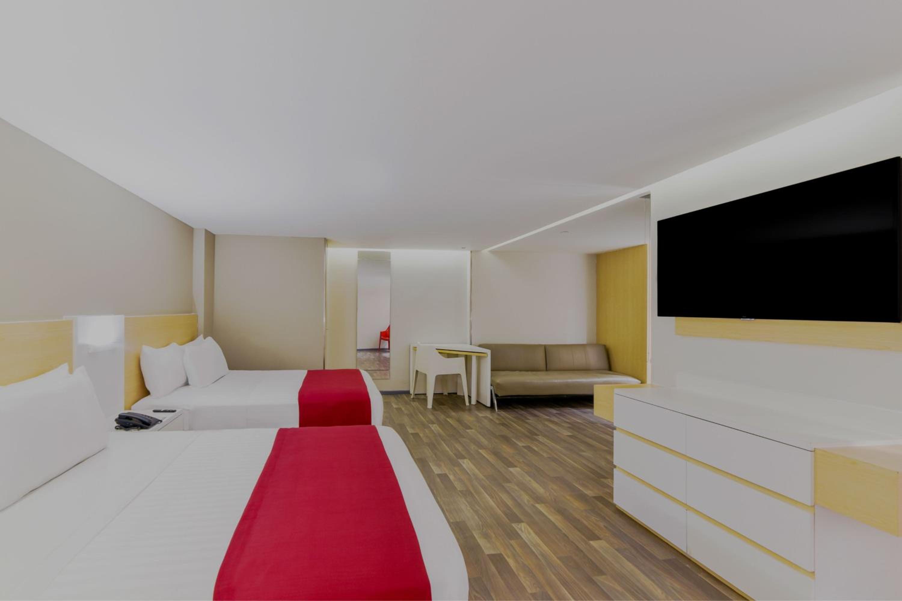 Superior Double Room with Two Double Beds - Photo 1