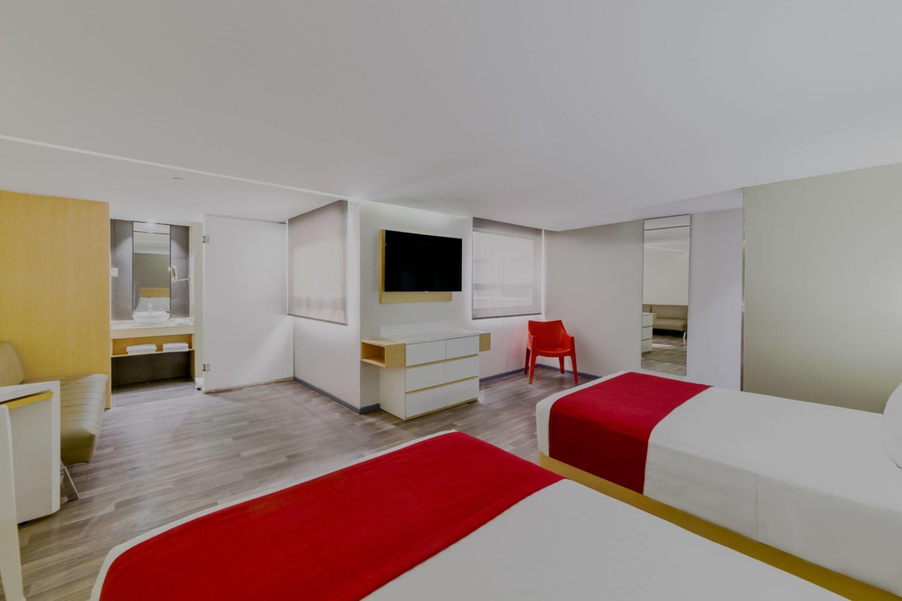 Superior Double Room with Two Double Beds - Photo 4