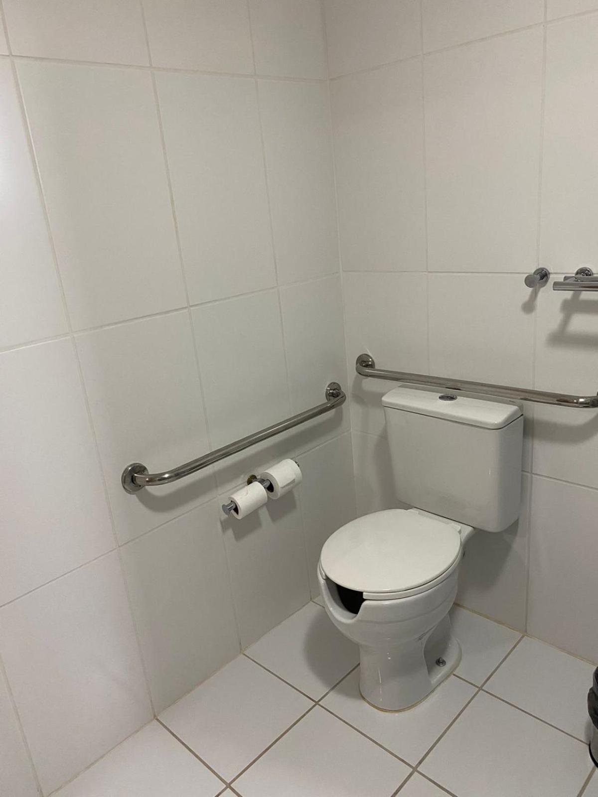Twin Room - Disability Access photo 2