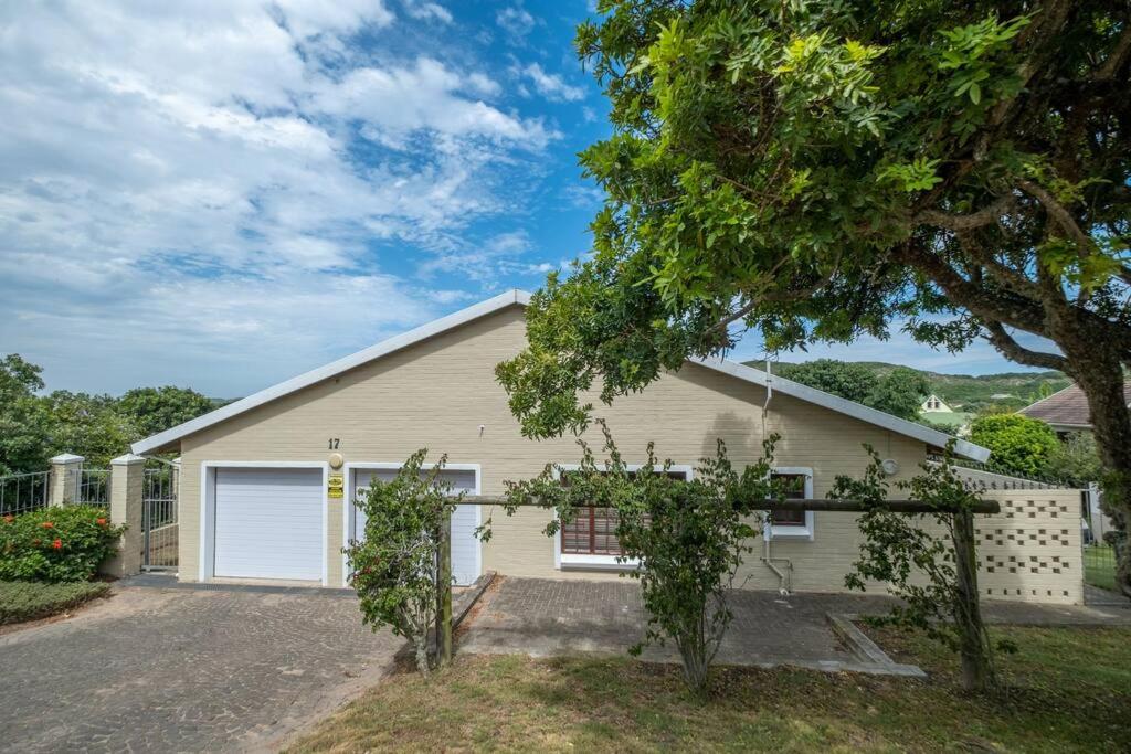 Four-Bedroom House photo 2