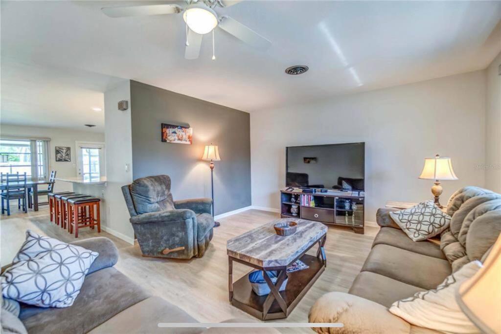 Three-Bedroom House photo 3