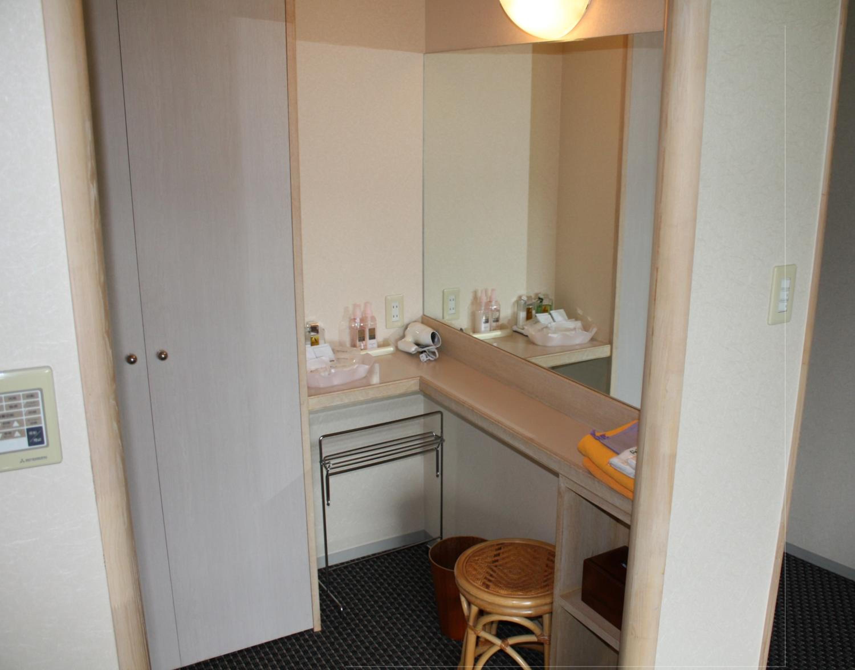 Twin Room with Extra Bed photo 3