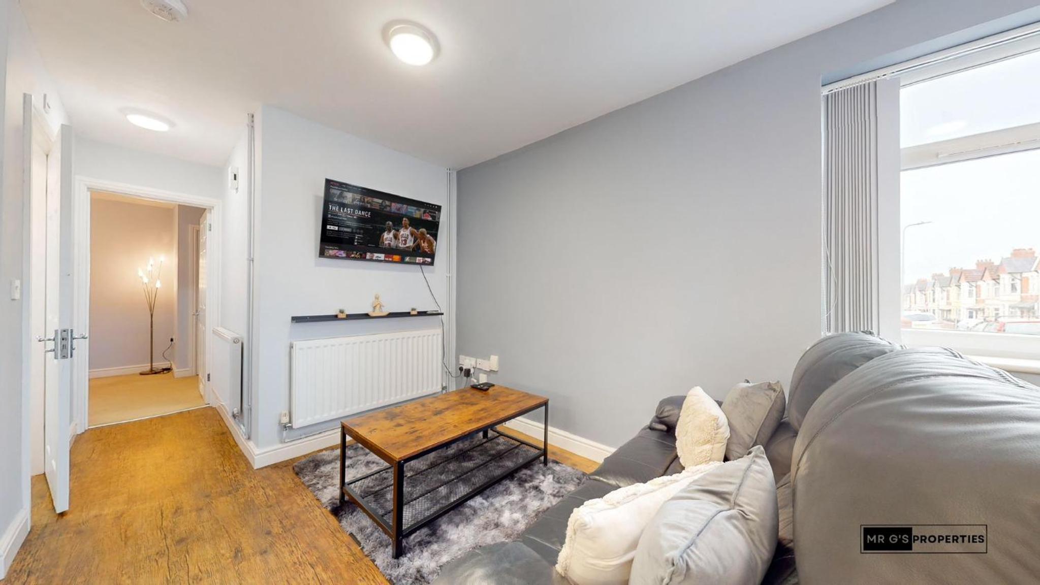 One-Bedroom Apartment photo 3