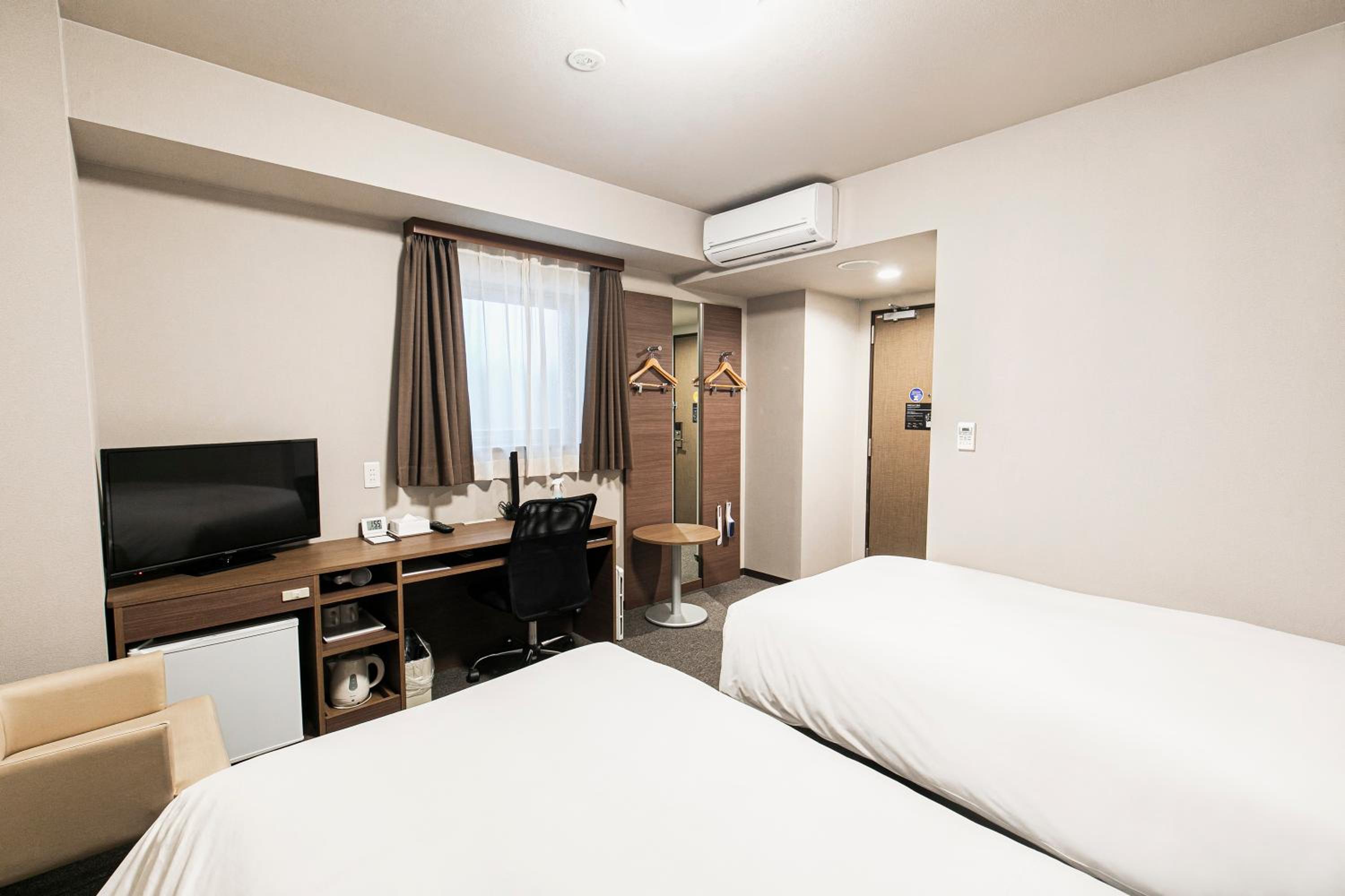 Twin Room with Bathroom - Non Smoking - Photo 4