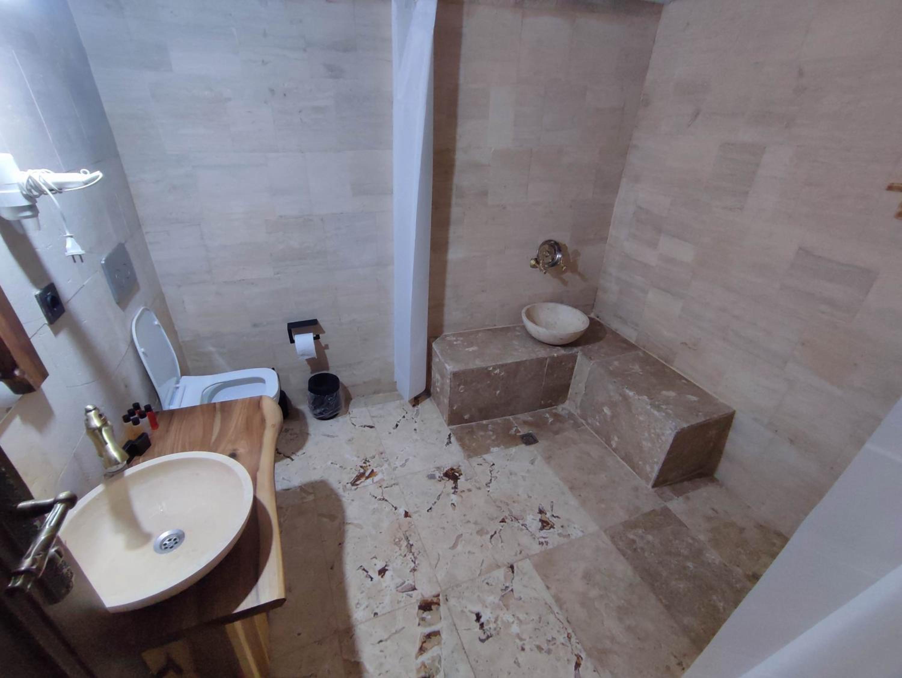 Queen Room with Spa Bath - Photo 2