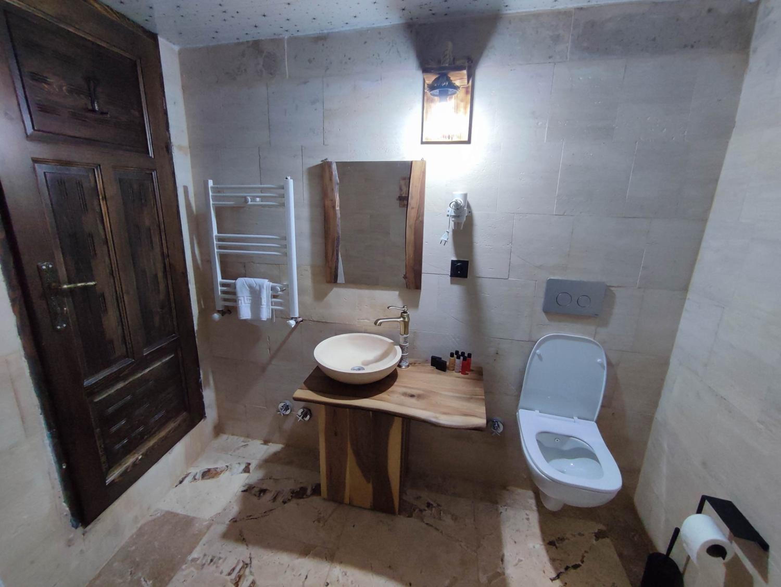 Queen Room with Spa Bath - Photo 3