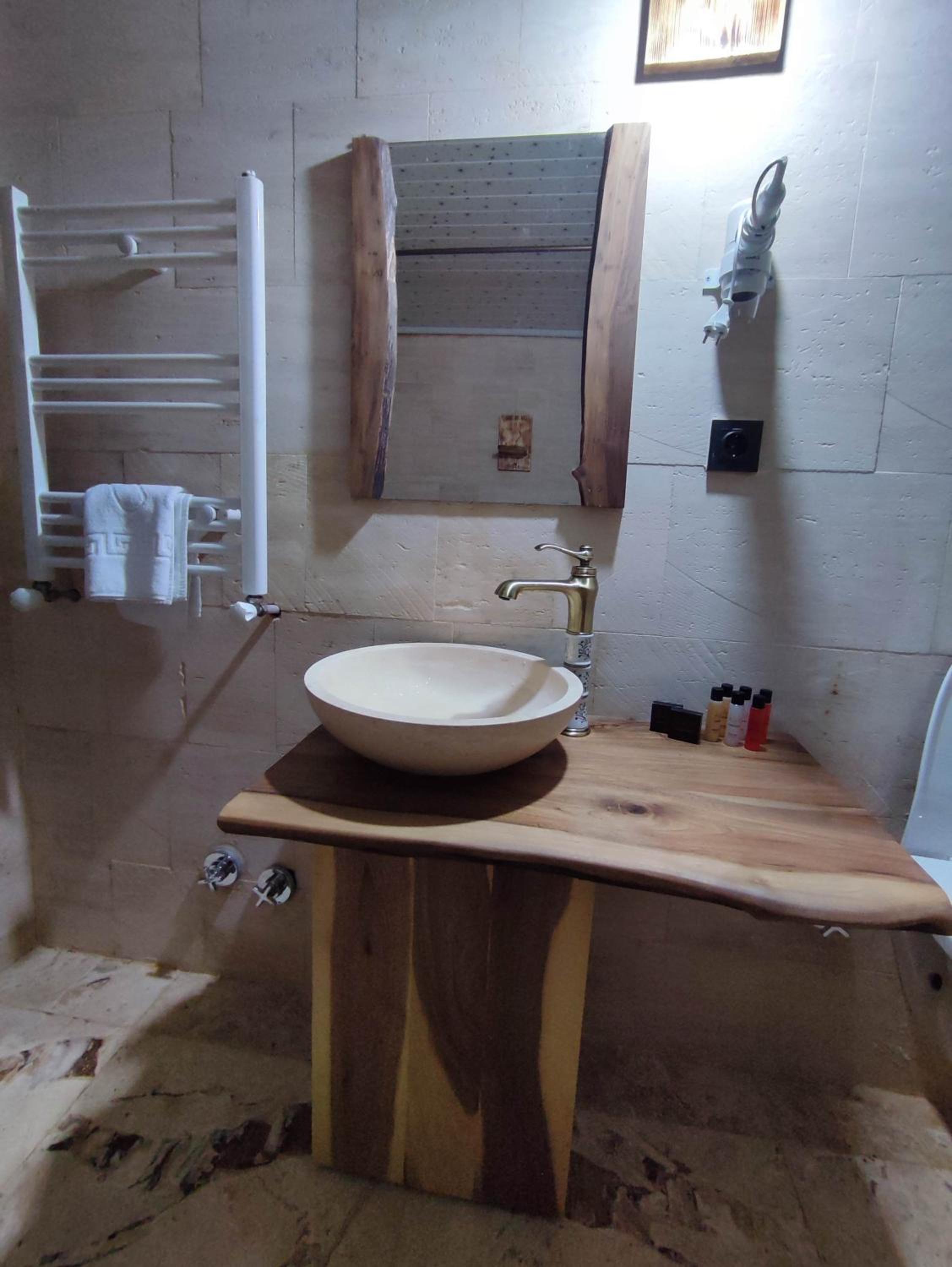 Queen Room with Spa Bath - Photo 21