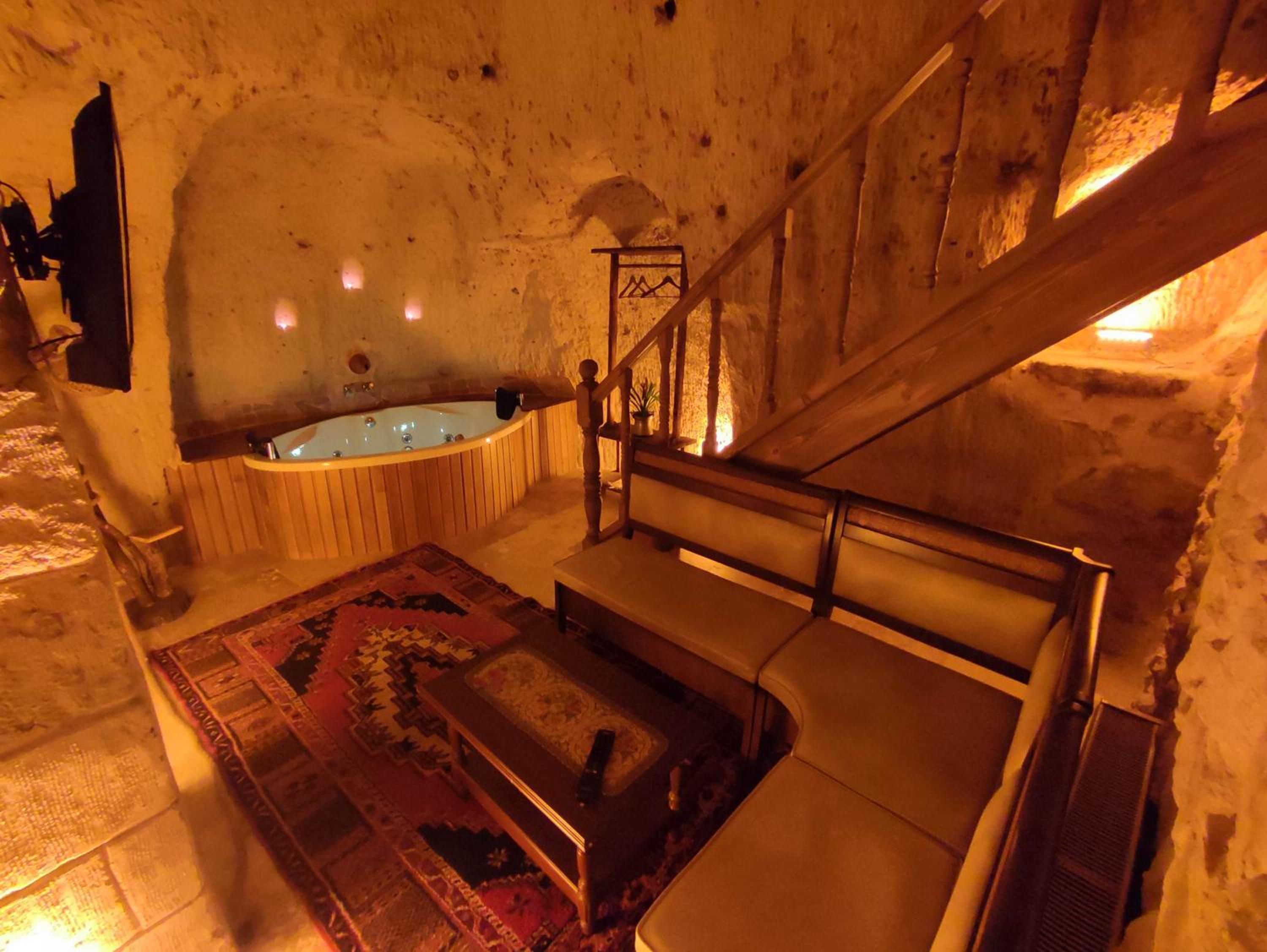 Queen Room with Spa Bath - Photo 1