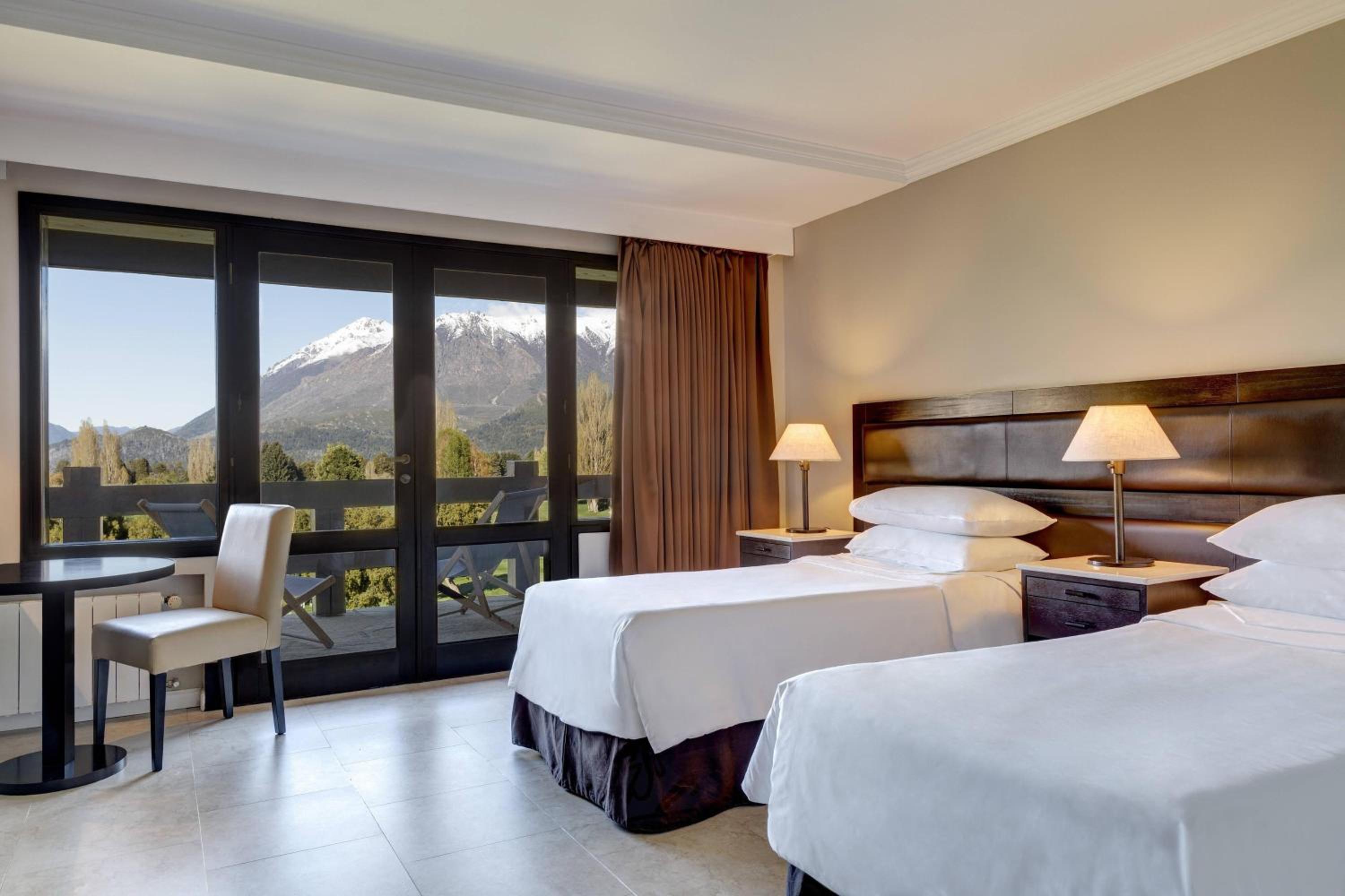 Grand View Twin, Golf and Mountain View