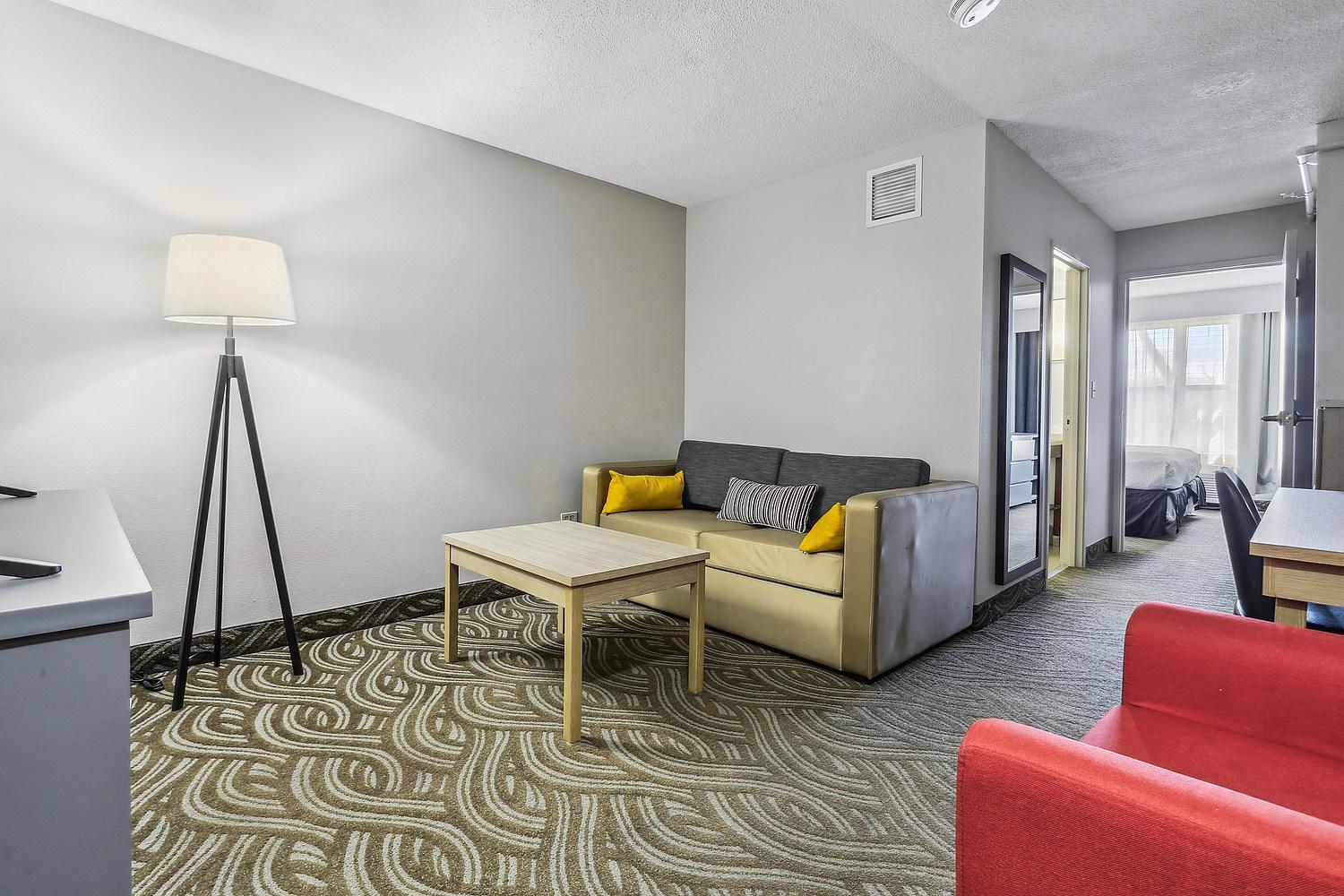 One-Bedroom King Suite - Photo 3