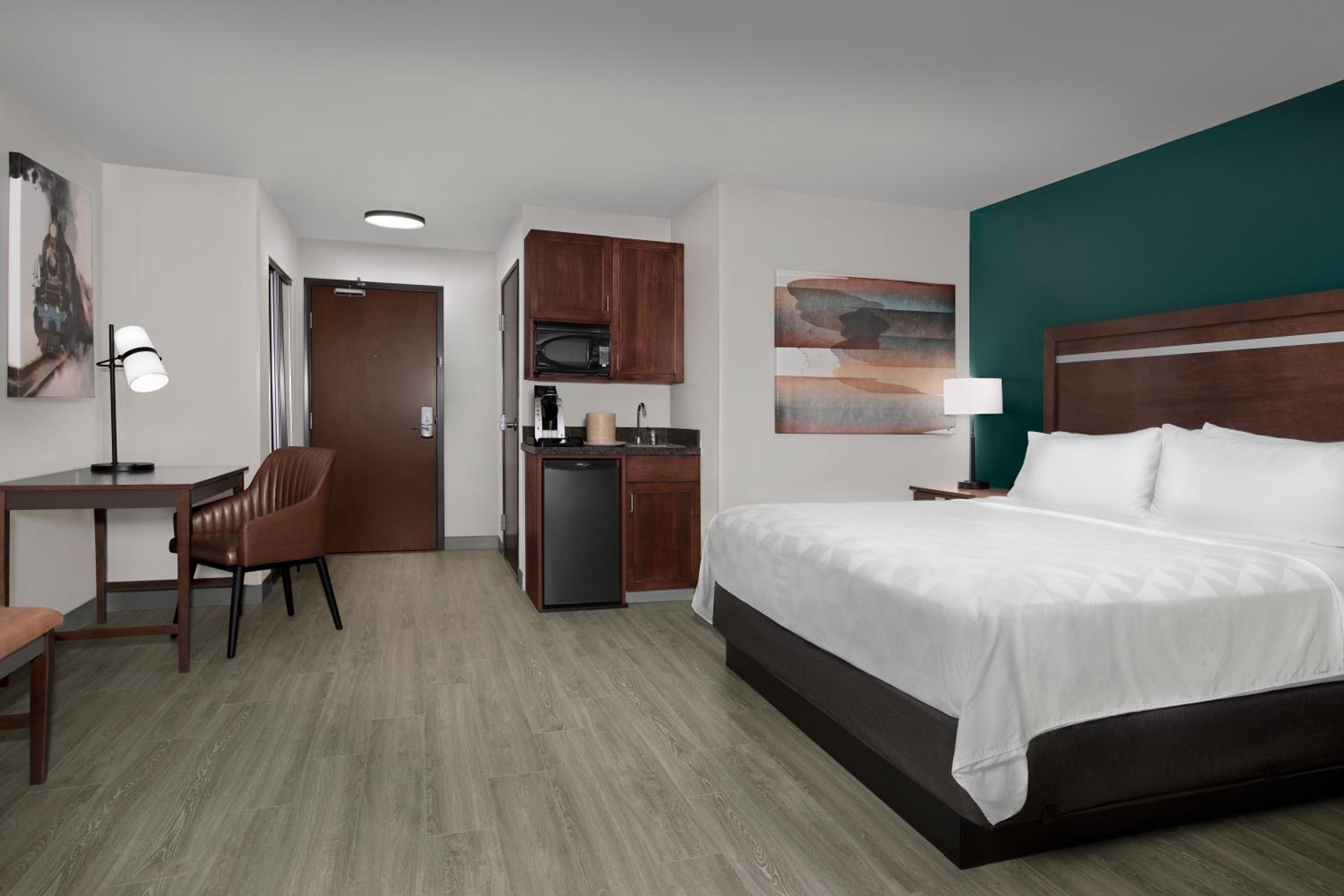 Standard King Room photo 3