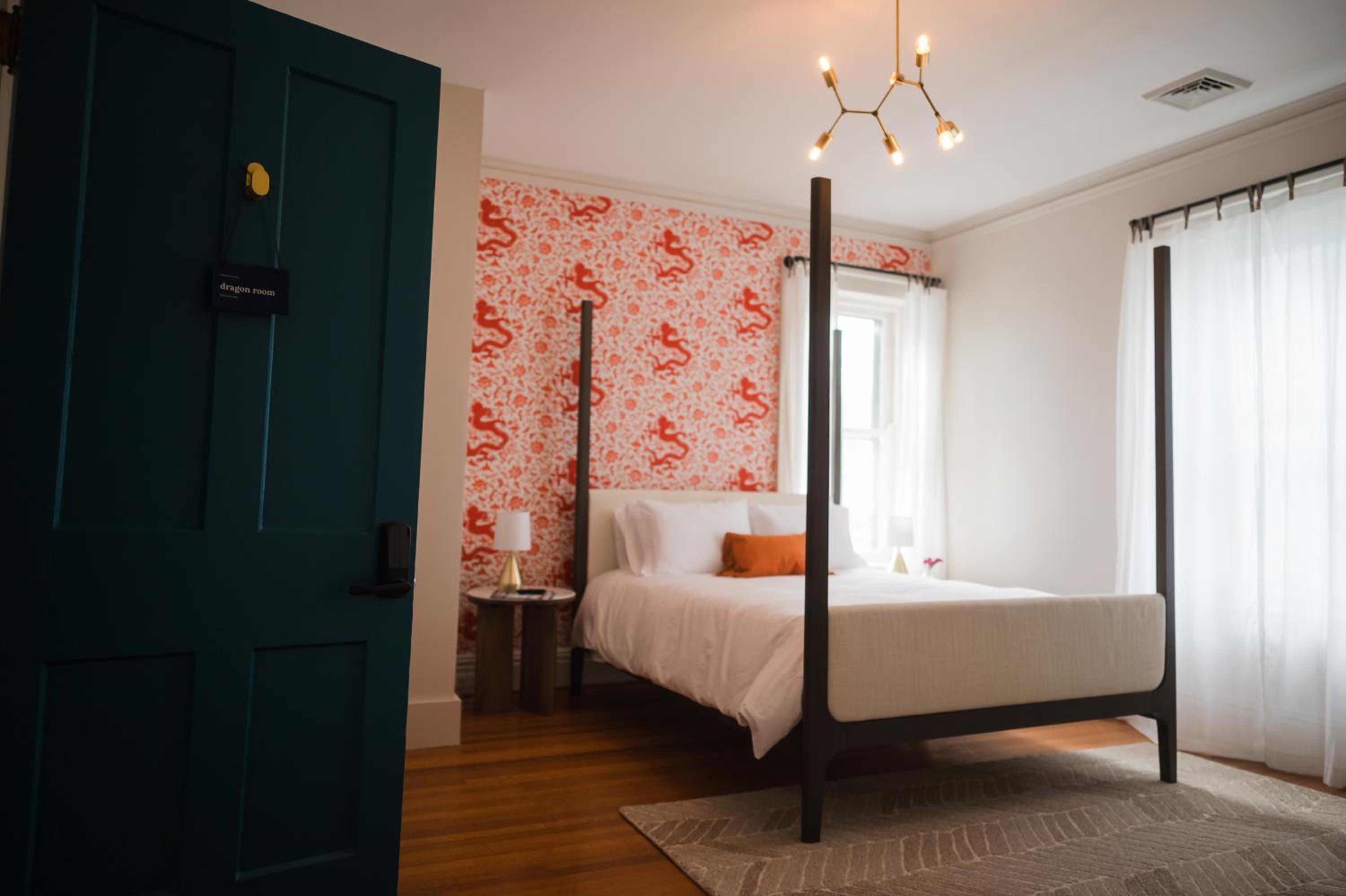 Queen Room photo 1