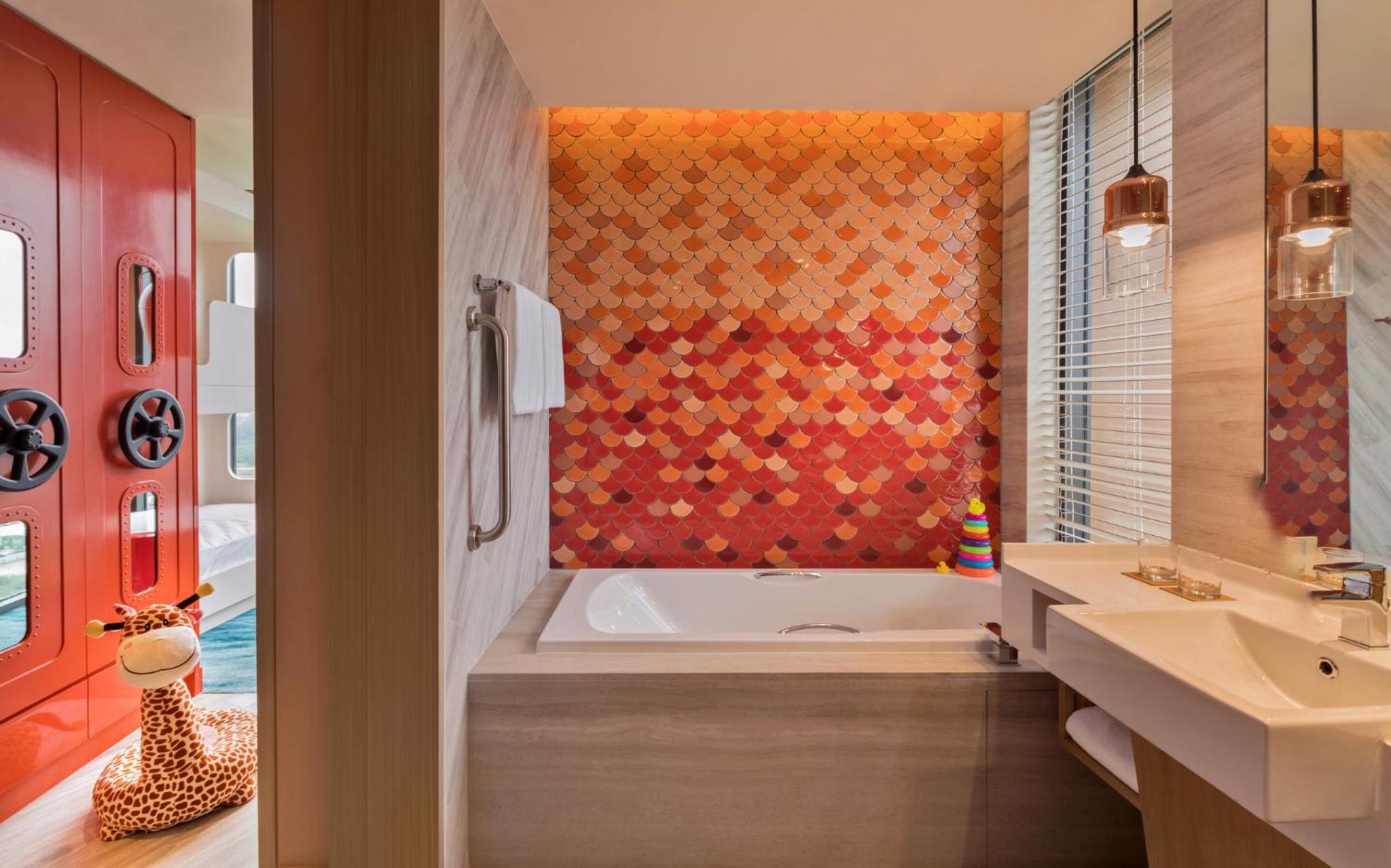 One-Bedroom King Suite - Kids Theme thumbnail 6