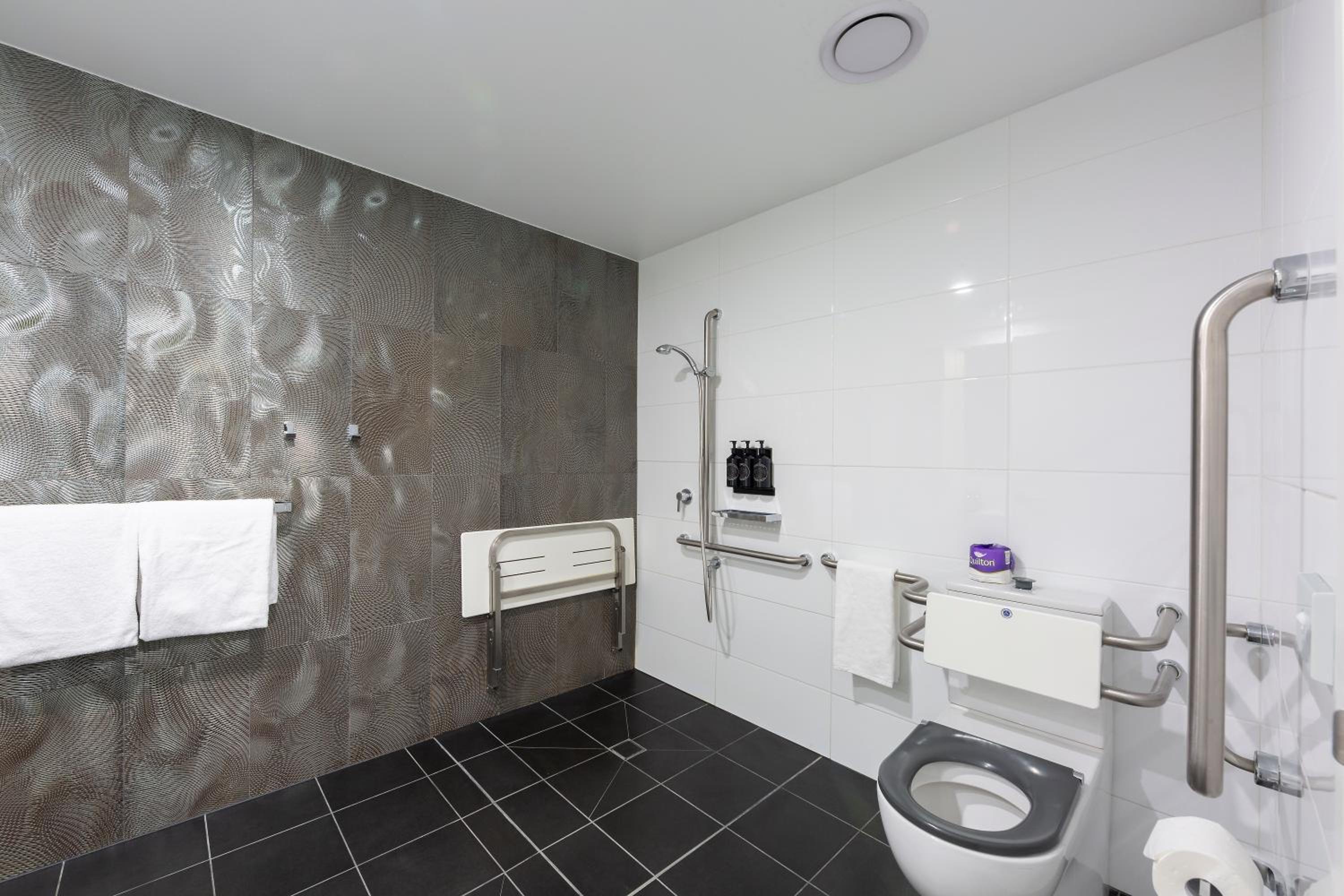 One-Bedroom Apartment - Disability Access photo 3