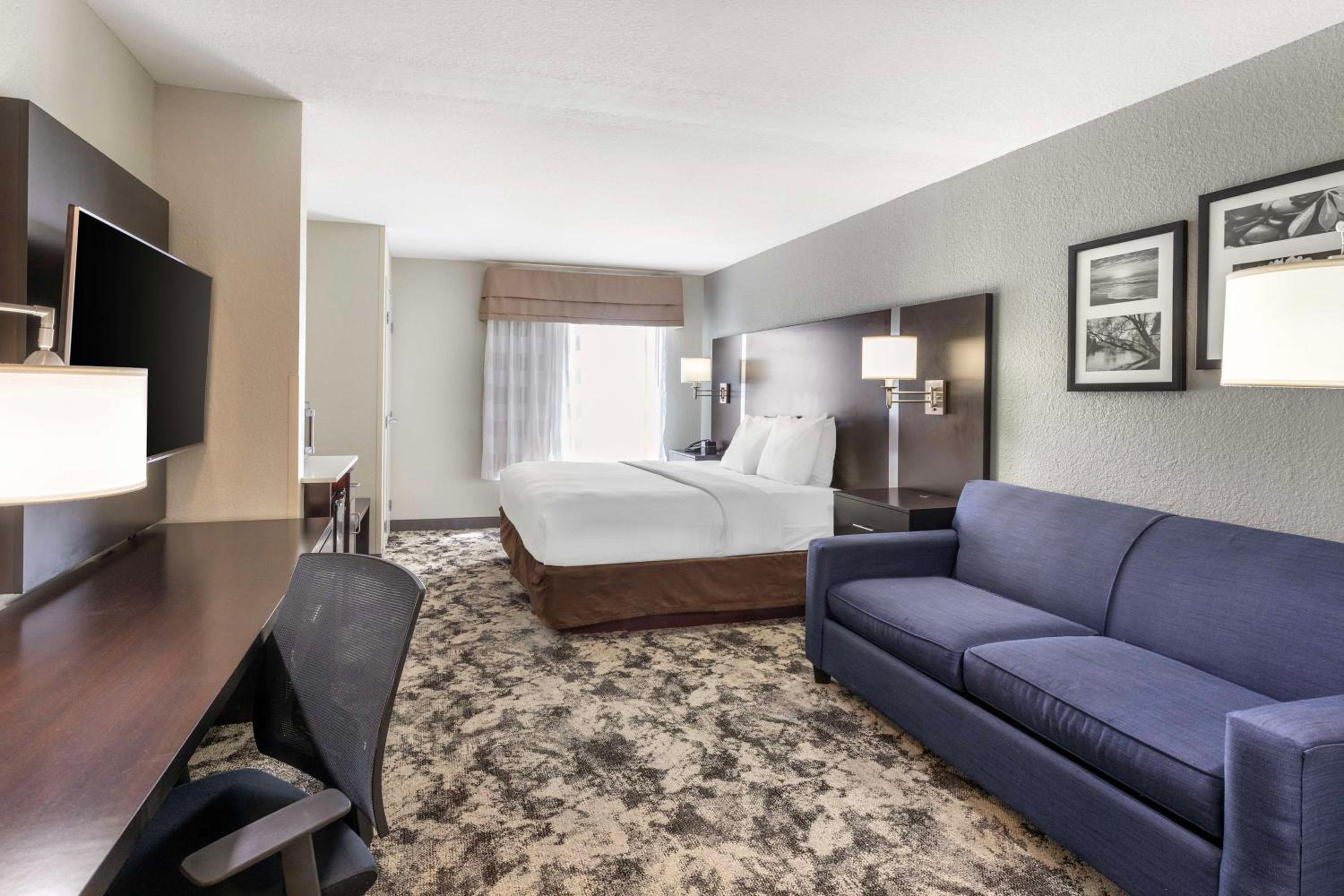King Room with Sofa - Photo 1