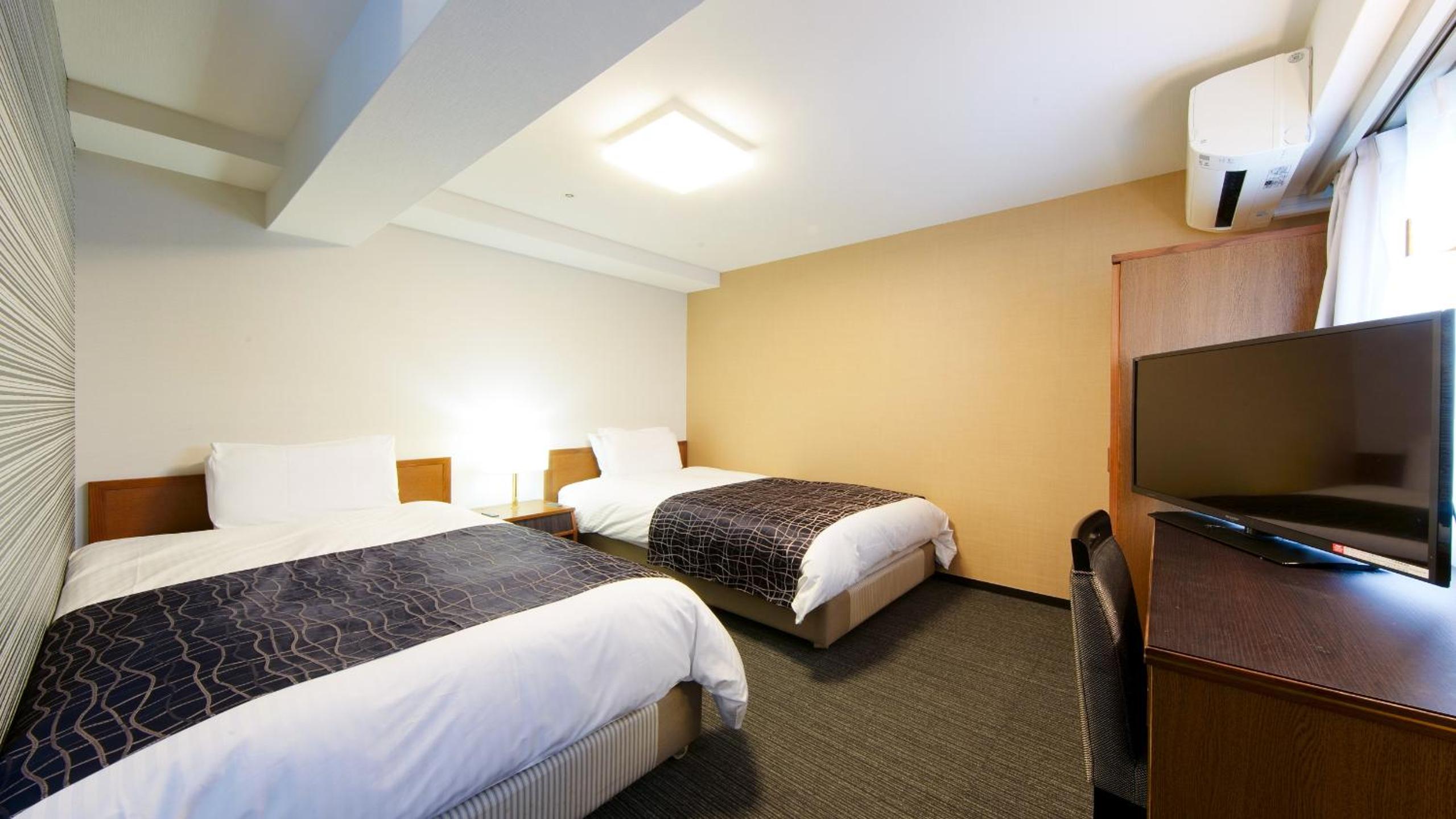 Twin Room - Non-Smoking photo 1