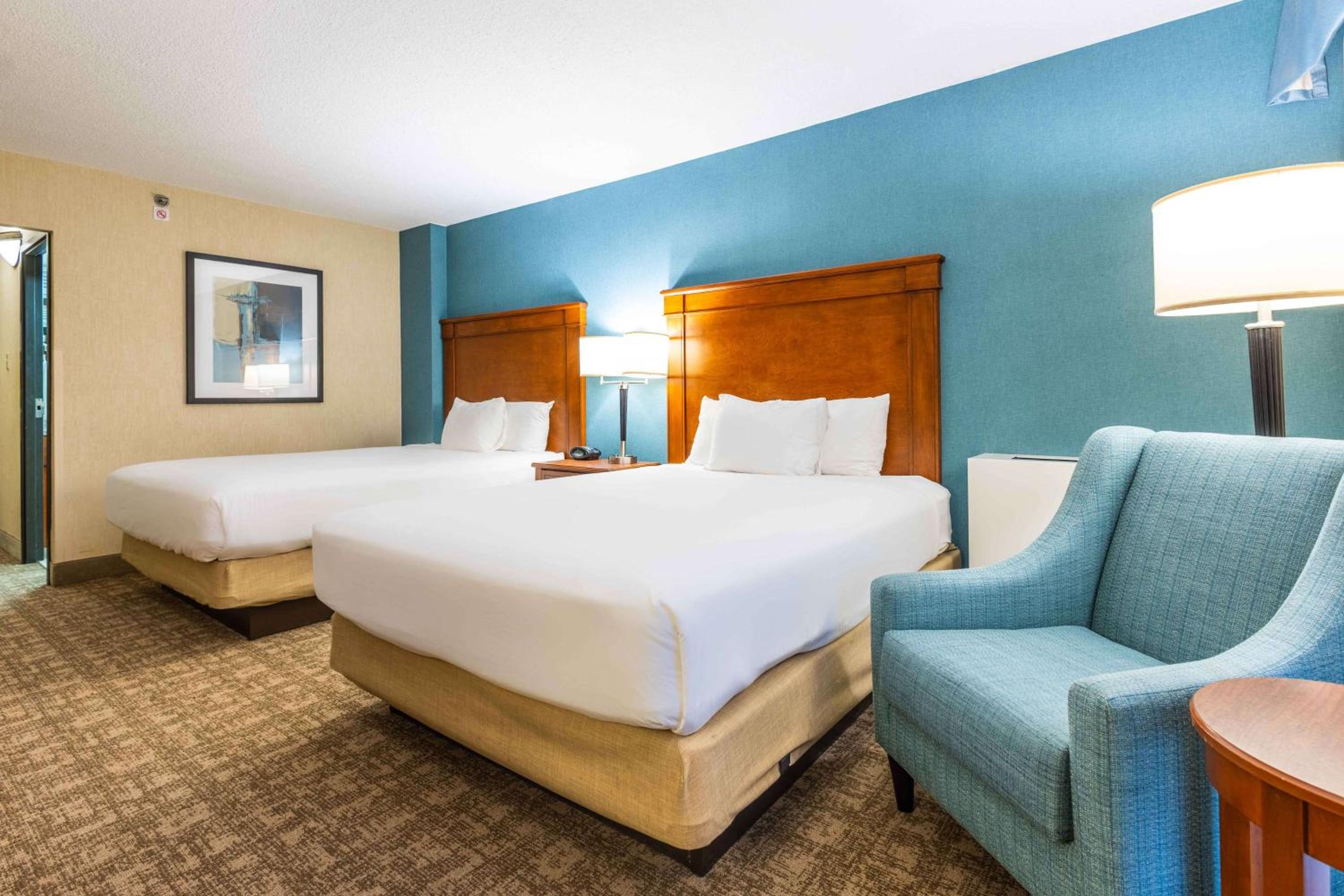 Superior Queen Room with Two Queen Beds photo 3