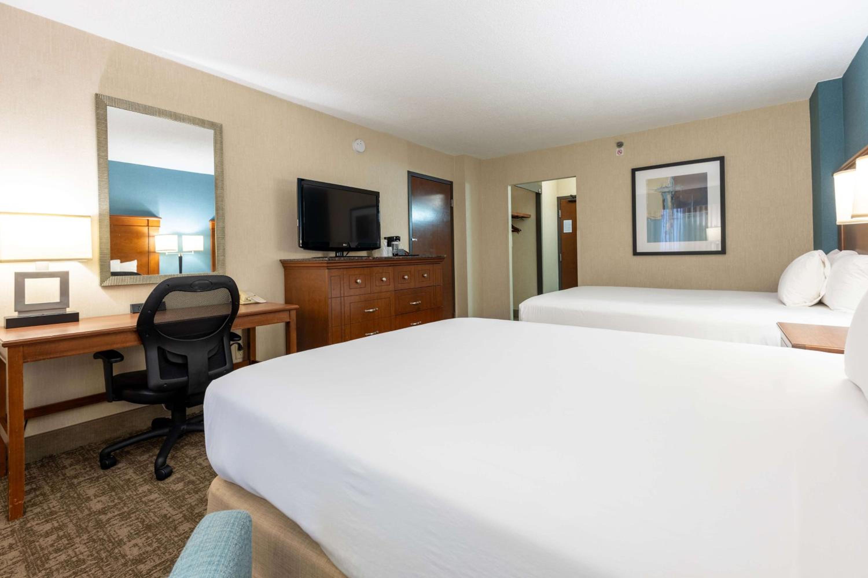 Superior Queen Room with Two Queen Beds photo 1