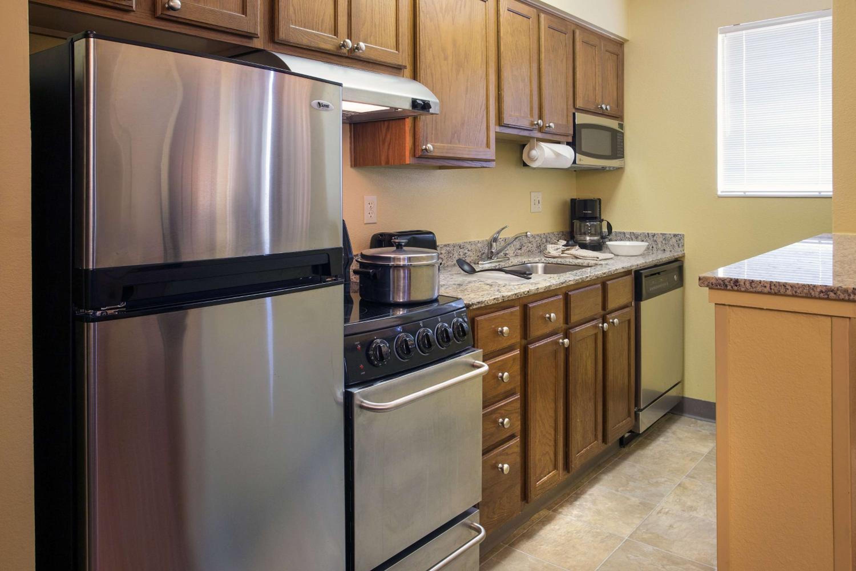 Two Bedroom Suite - Queen in Each - Photo 3