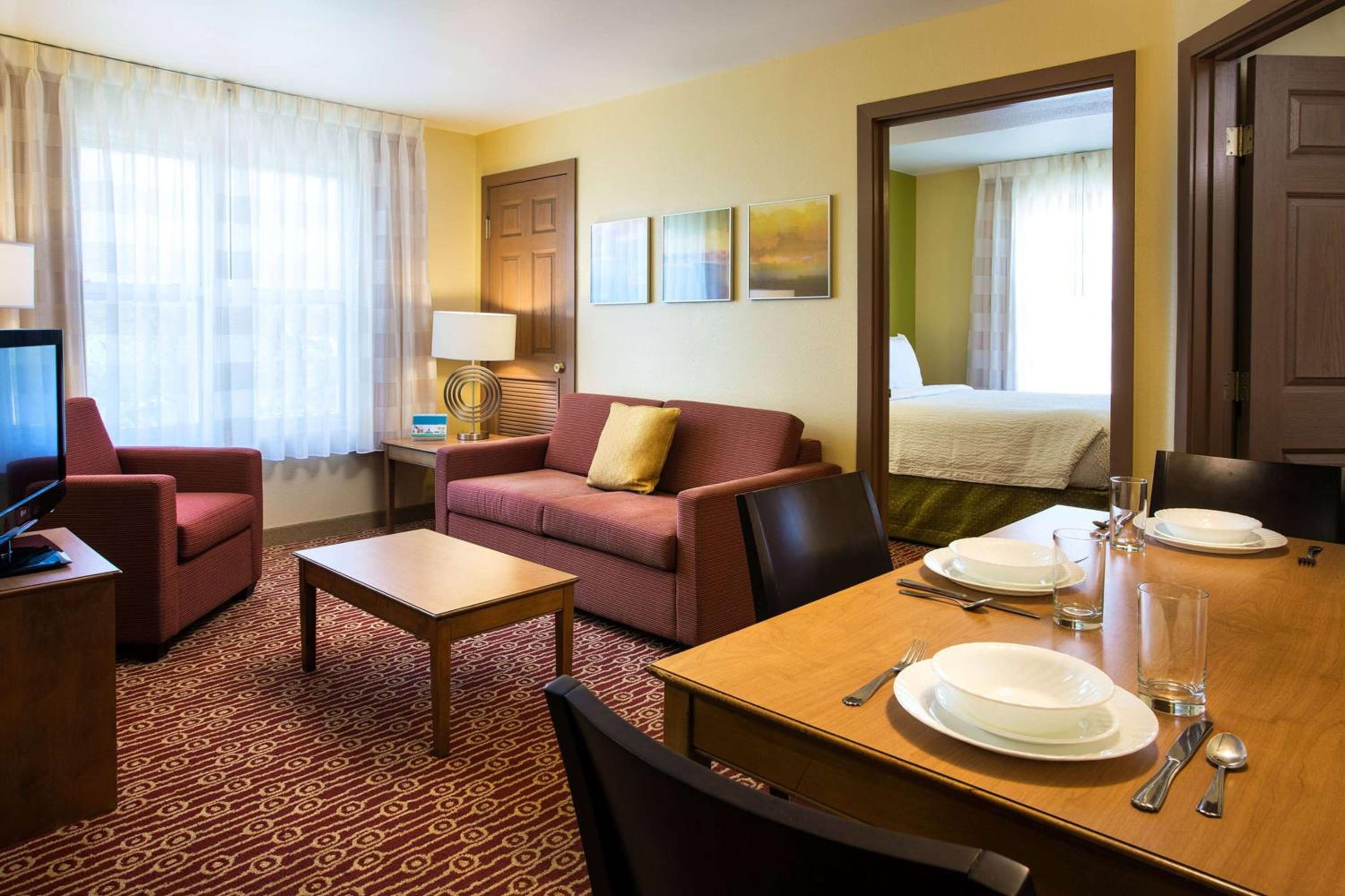 Two Bedroom Suite - Queen in Each - Photo 1