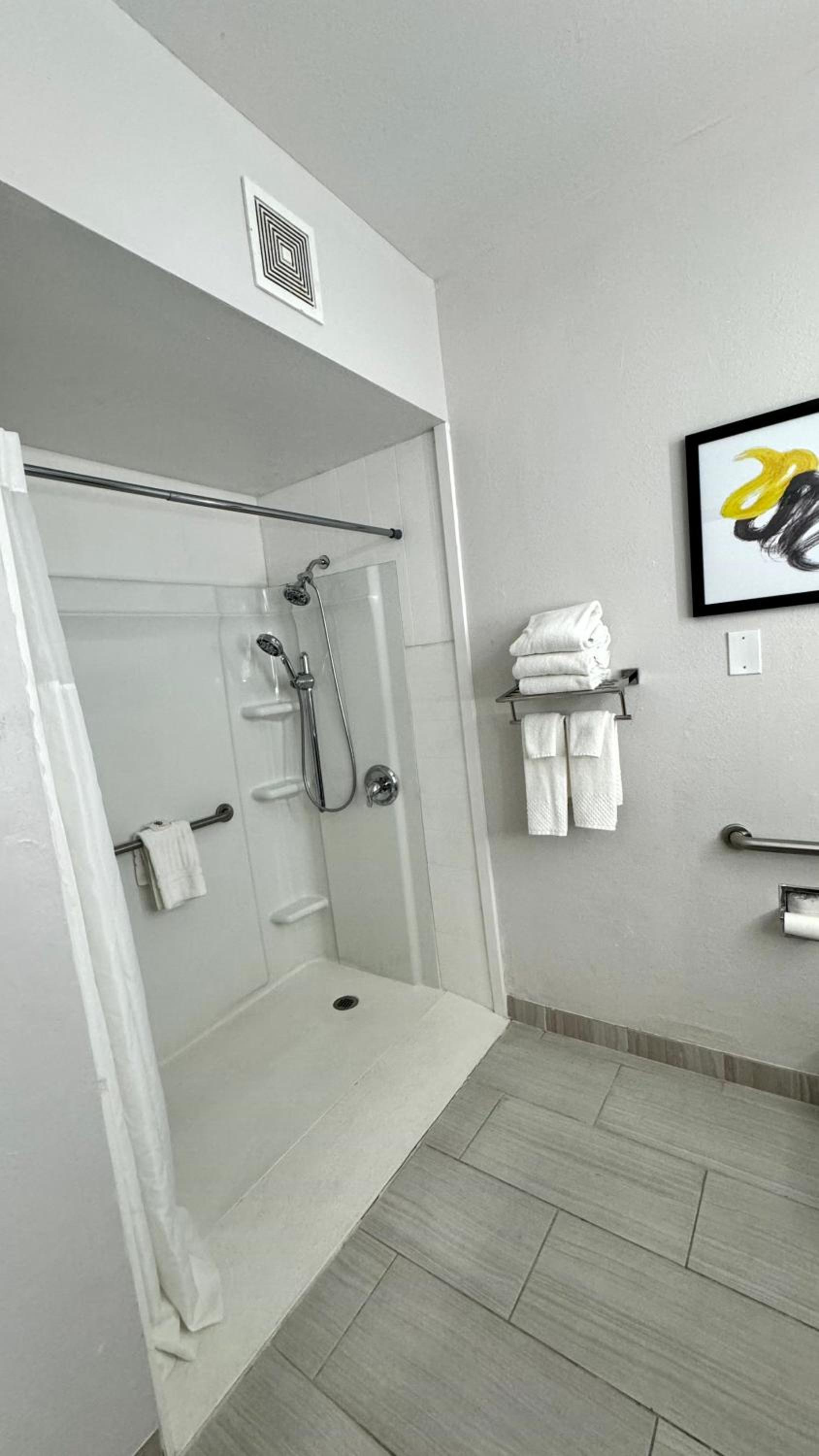 King Suite - Accessible/Non-Smoking - Photo 2