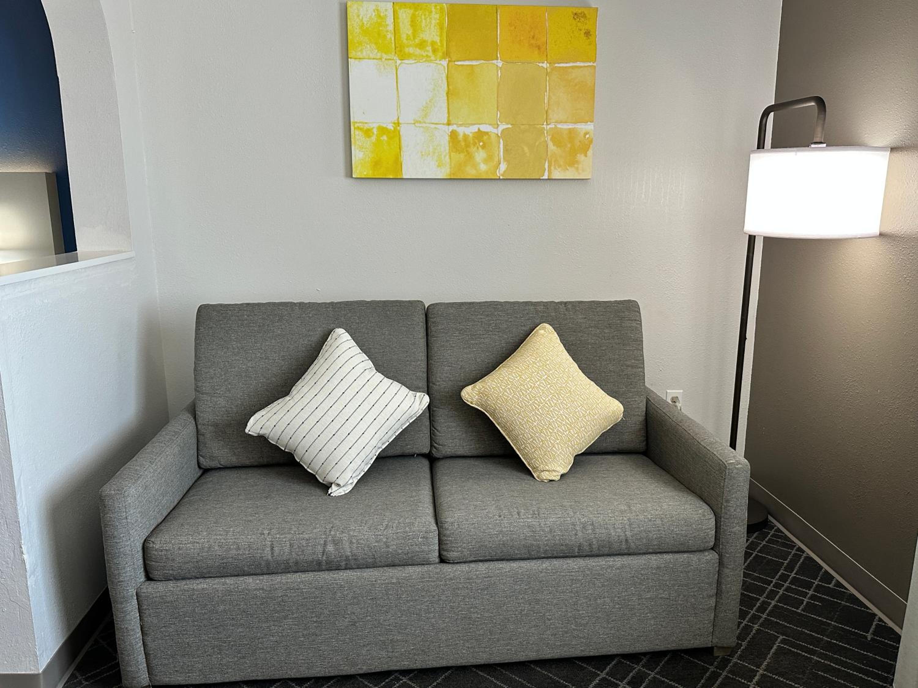 King Suite - Non-Smoking - Photo 2