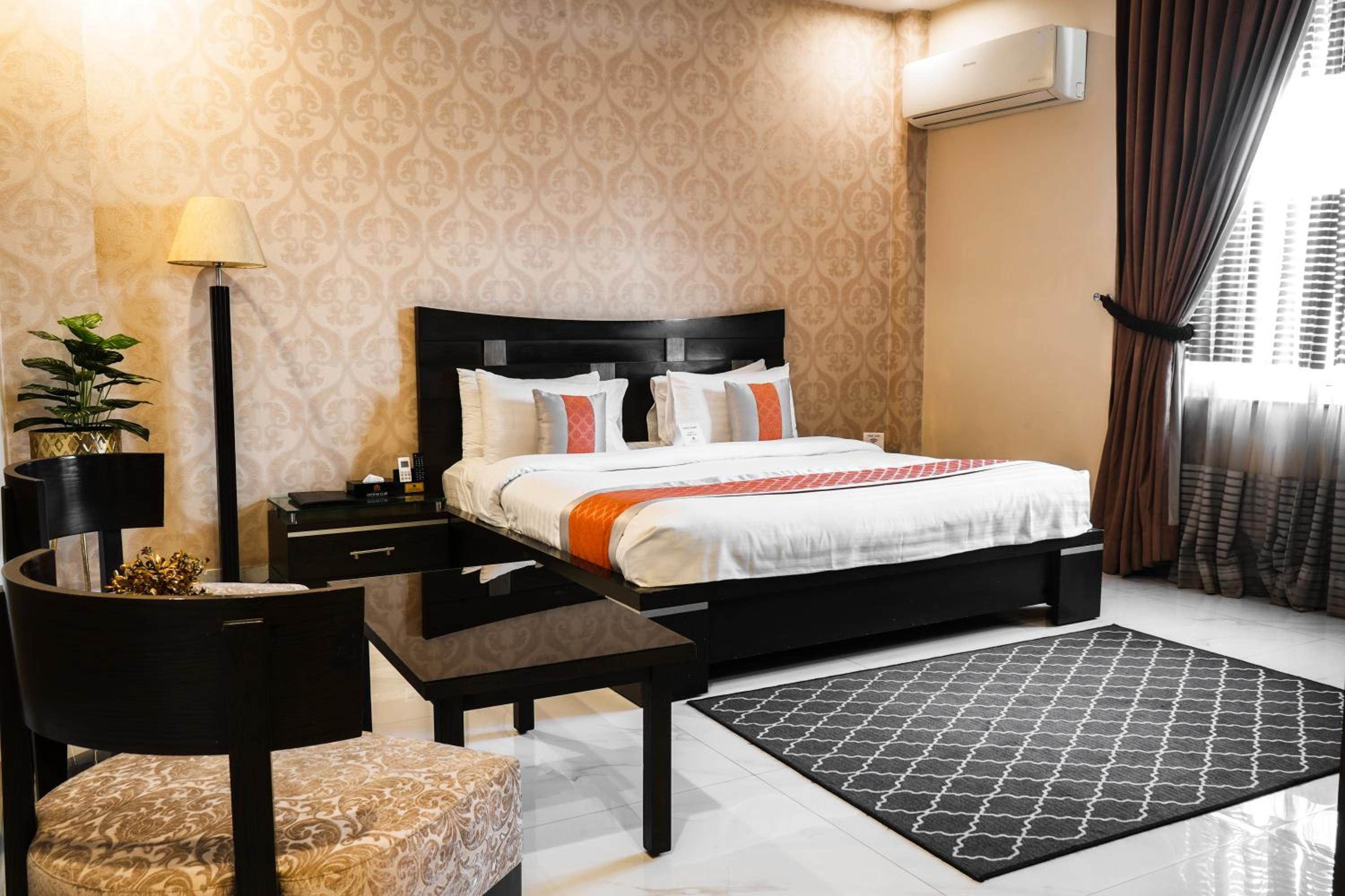 Deluxe King Room photo 1