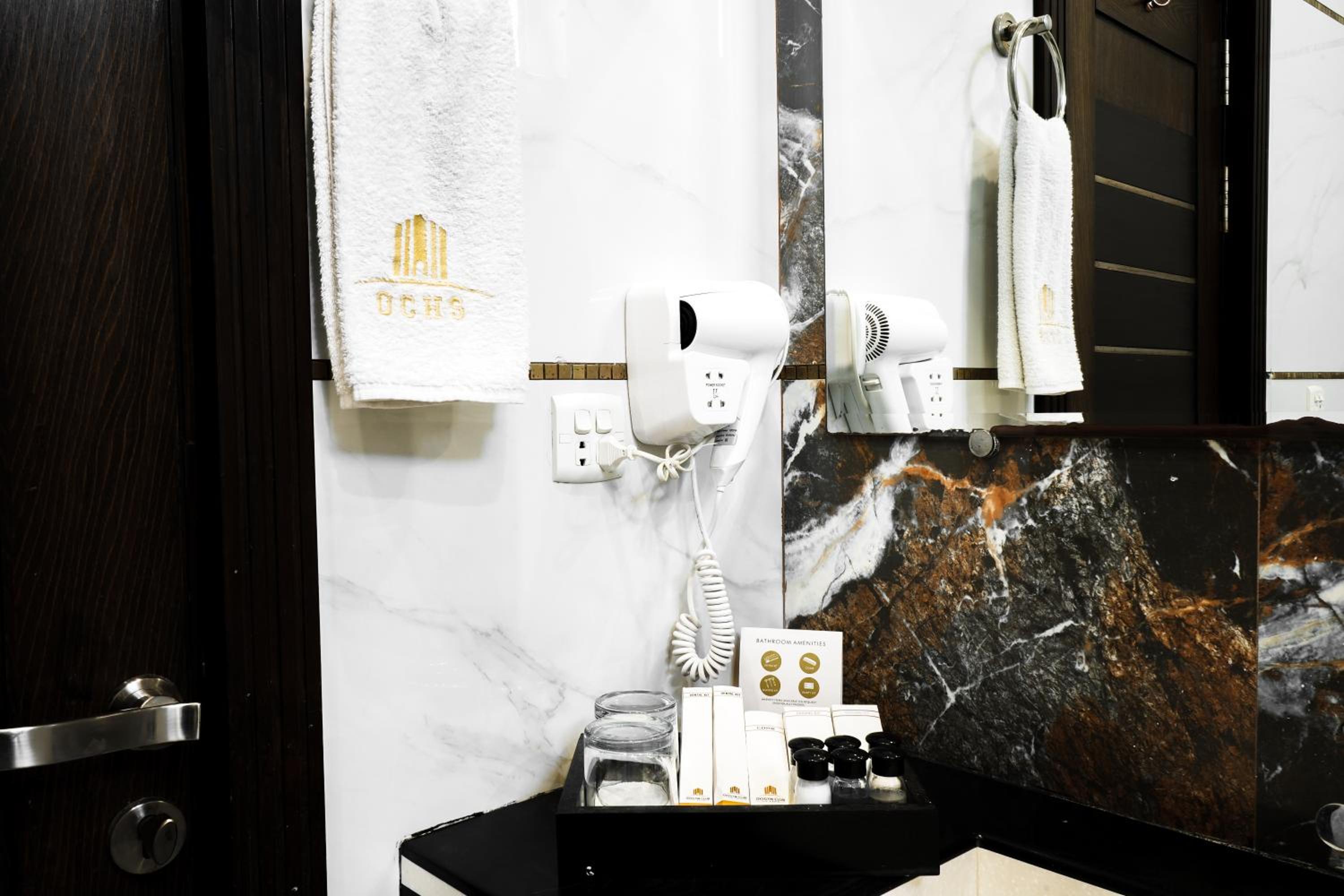 Superior King Suite photo 3