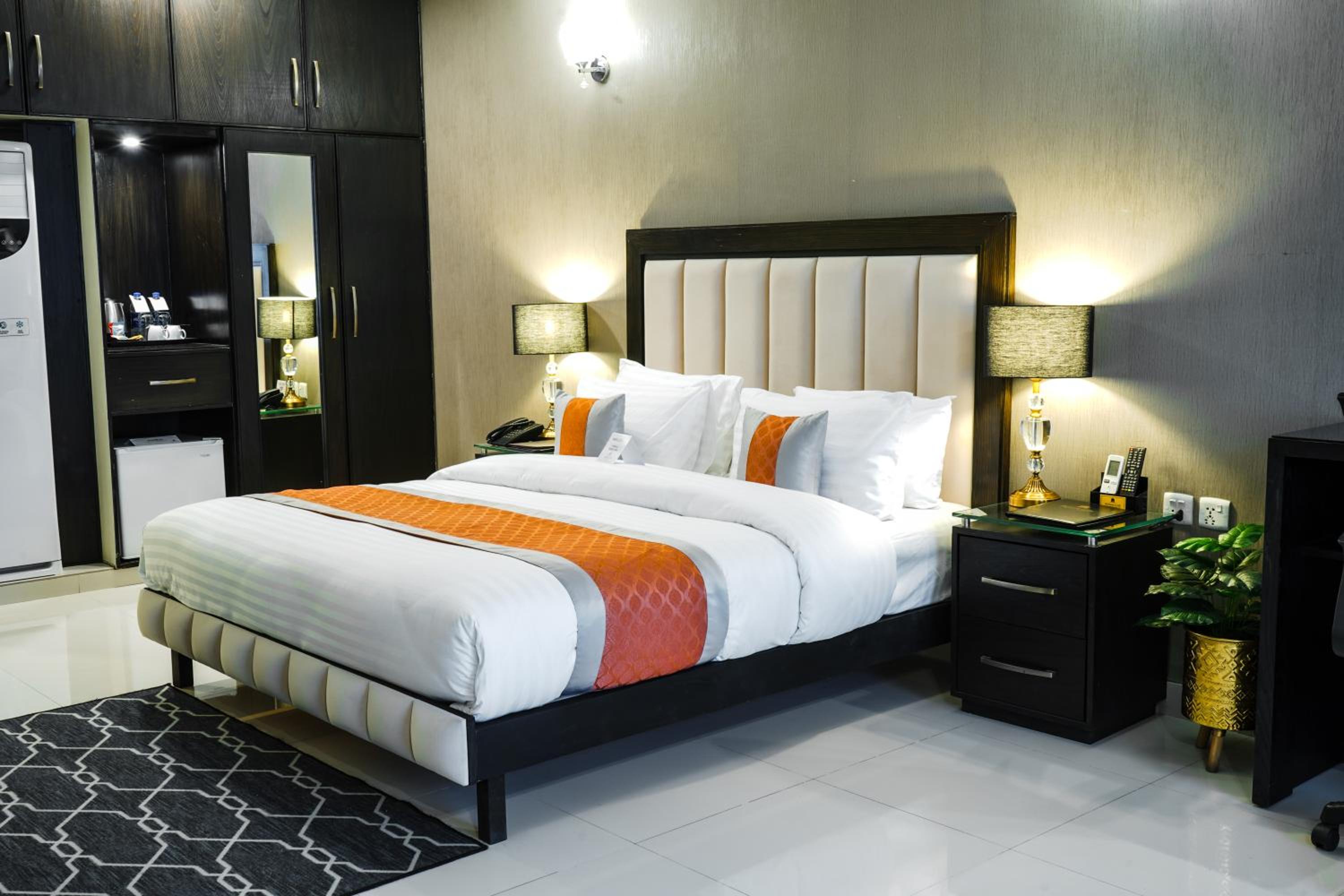 Superior King Suite photo 1