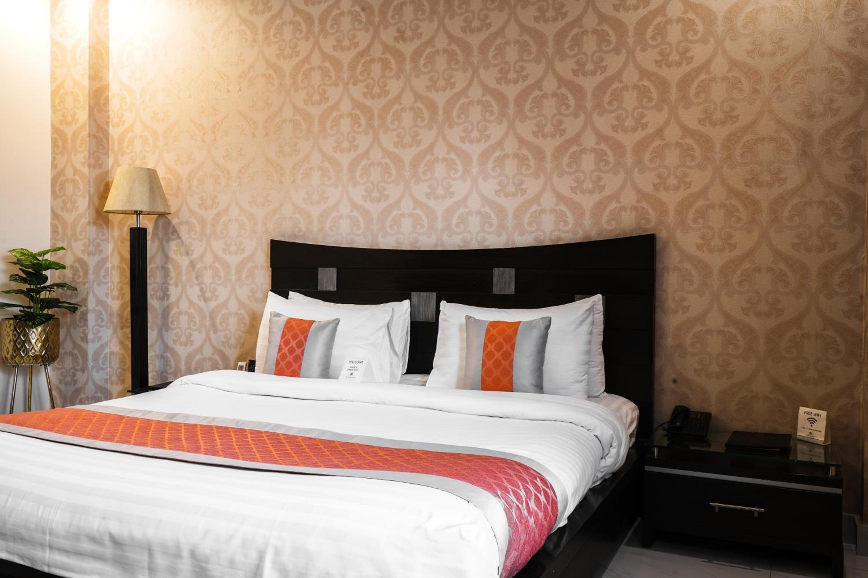 Deluxe King Room photo 3