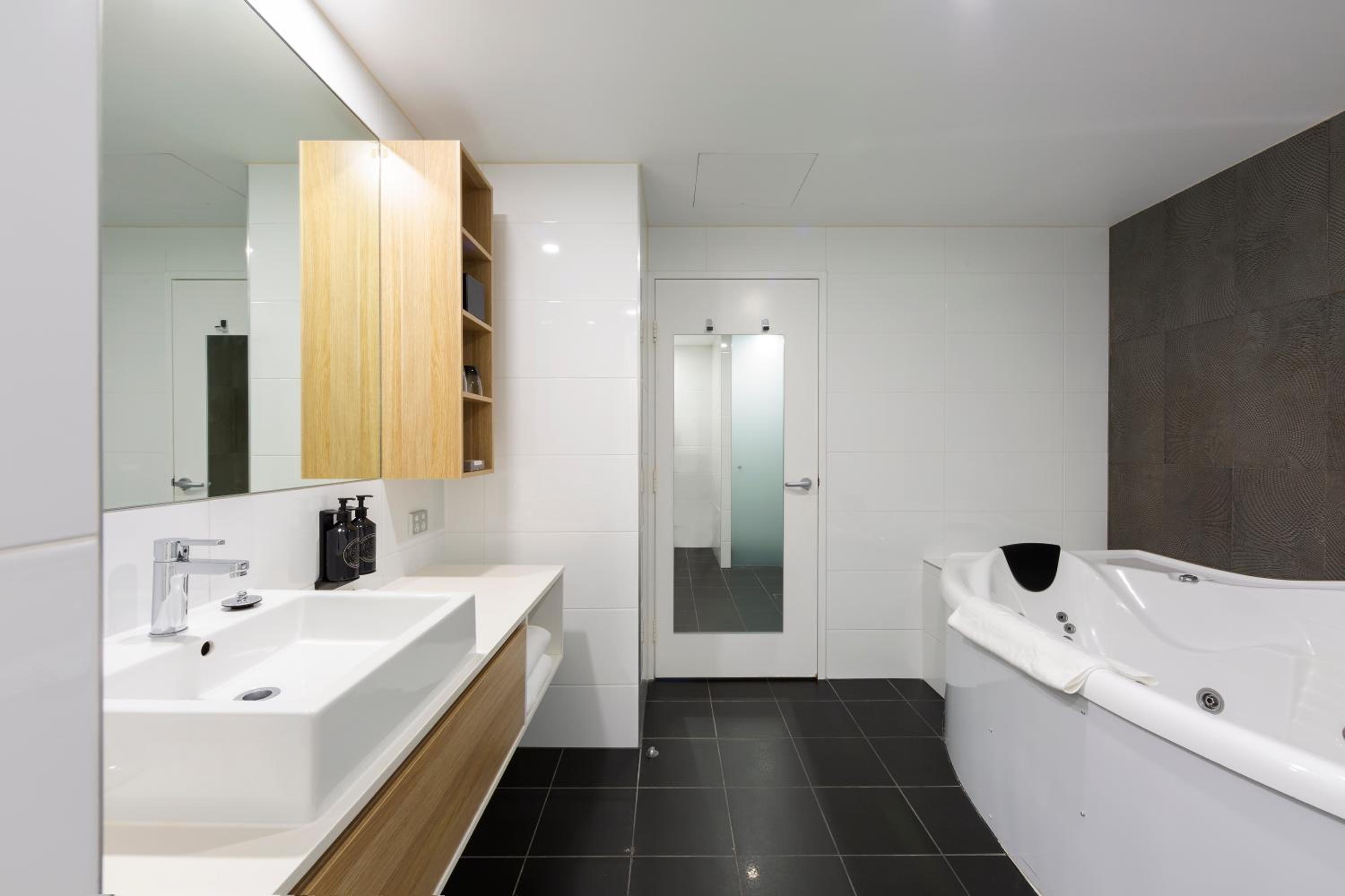 Suite with Spa Bath photo 3