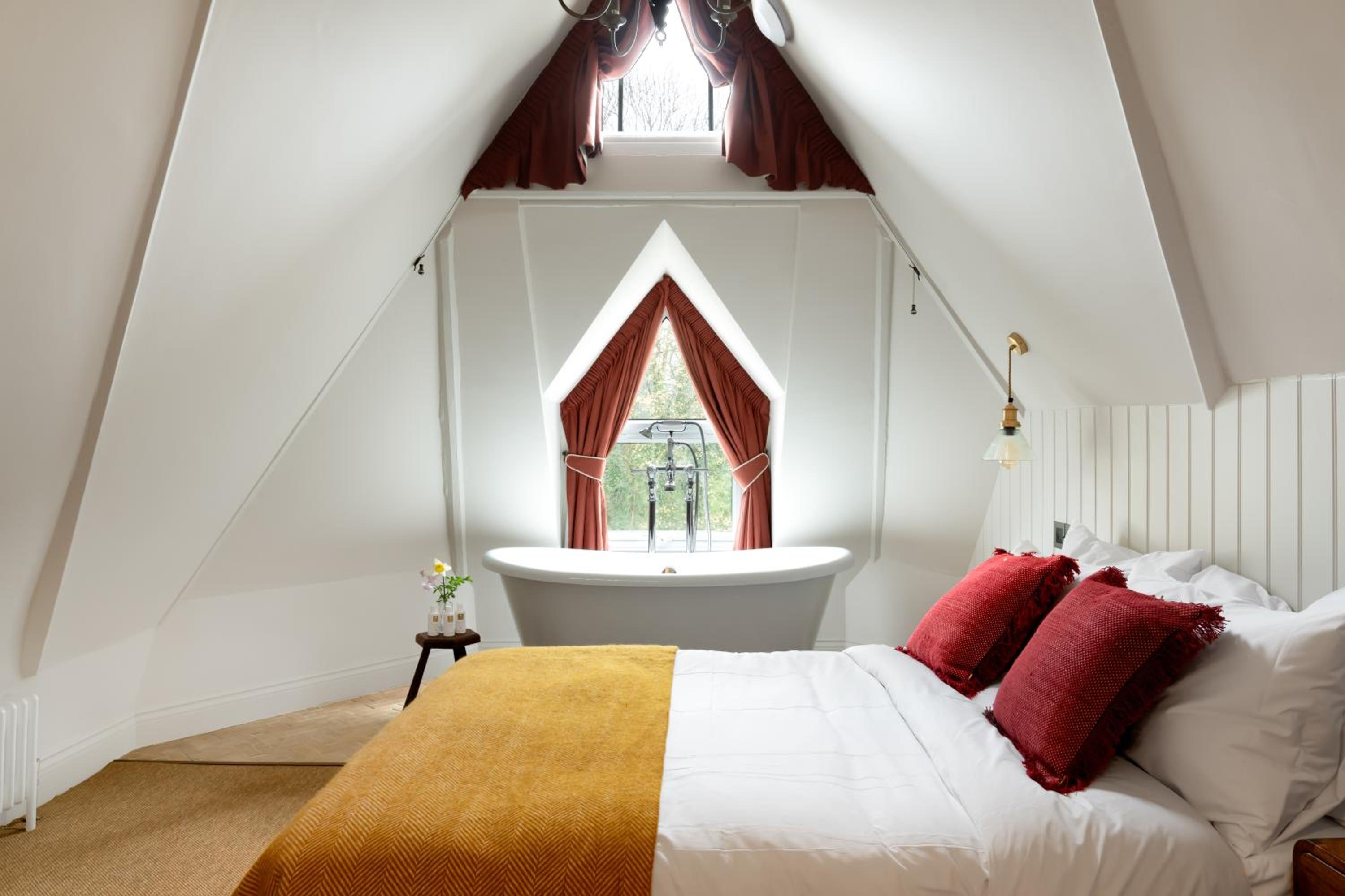 Deluxe Double Room with Bath photo 3